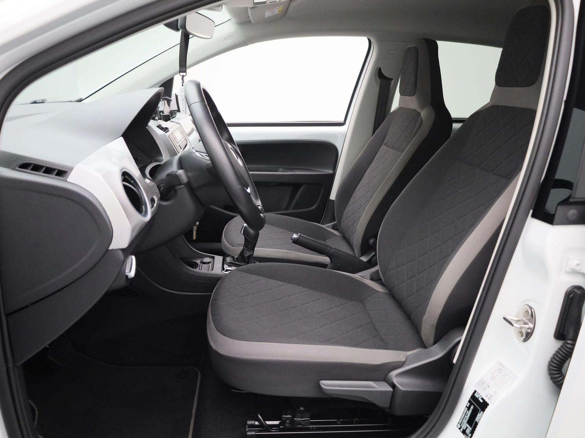 Volkswagen-e-up!-image-9