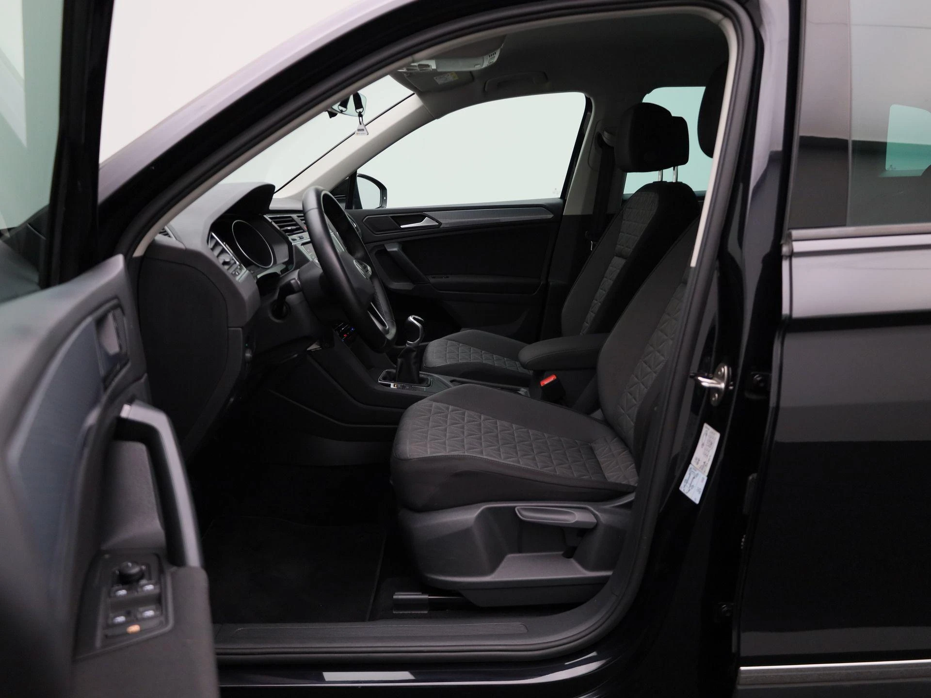 Volkswagen-Tiguan-image-8