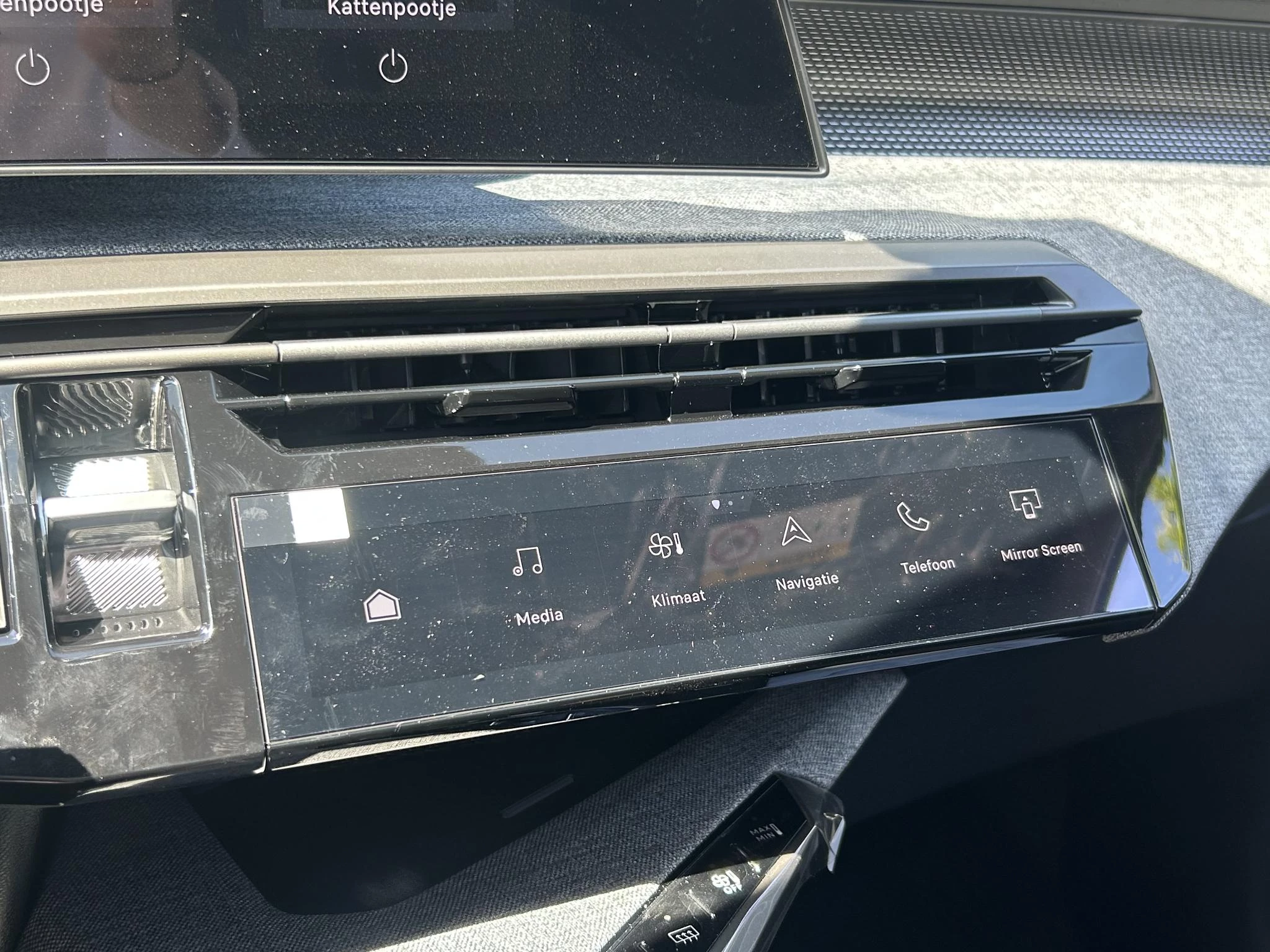 Peugeot-e-5008-image-18
