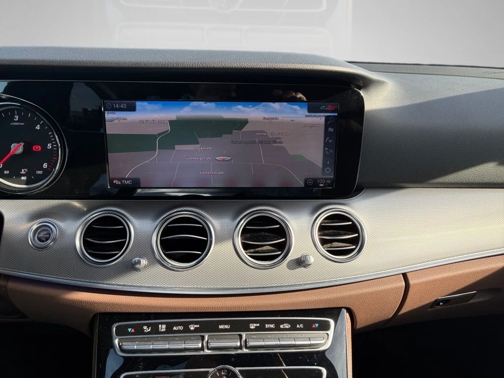 Mercedes-Benz-E-Klasse 220-image-6