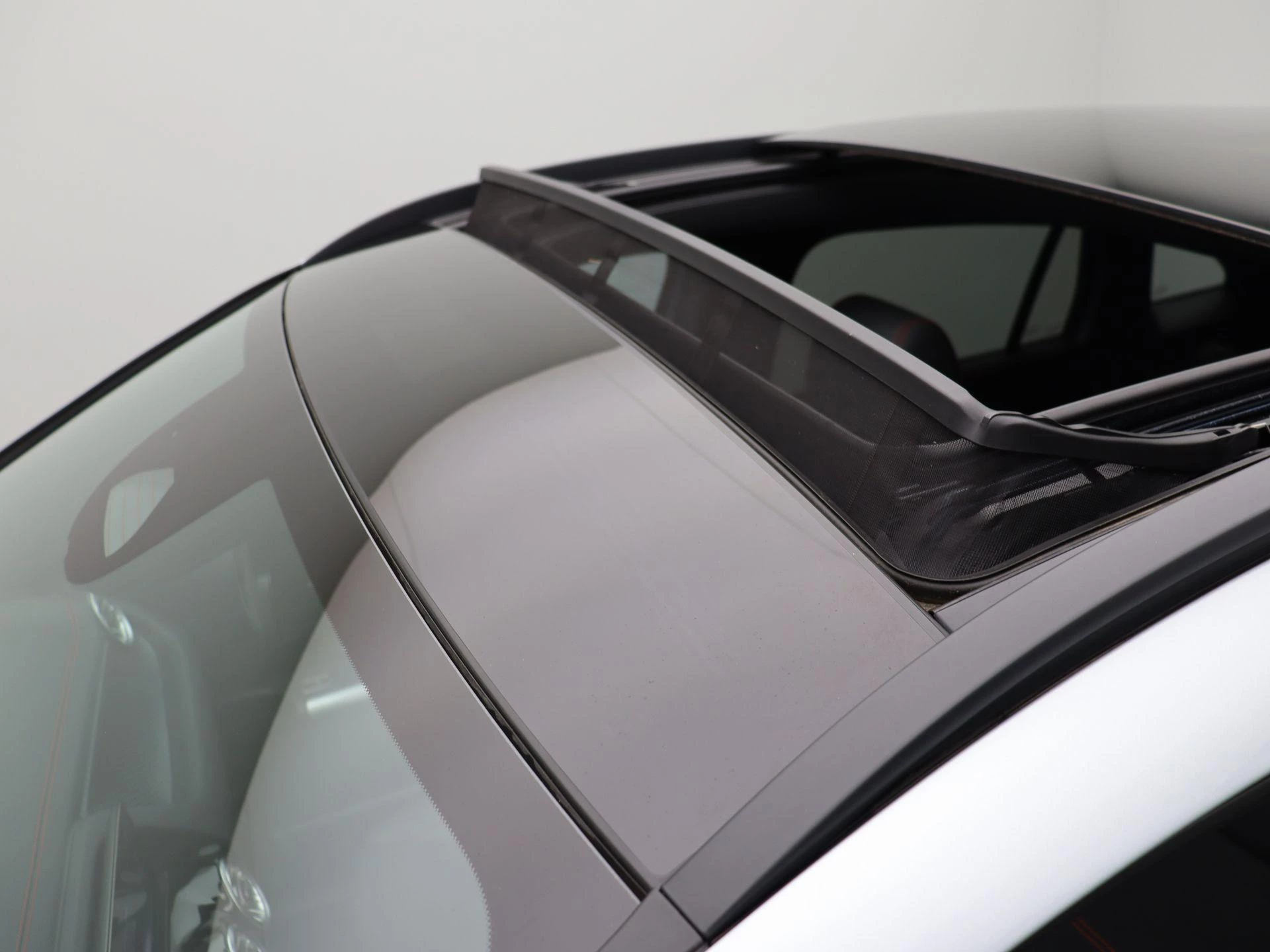 Mercedes-Benz-EQA-image-18