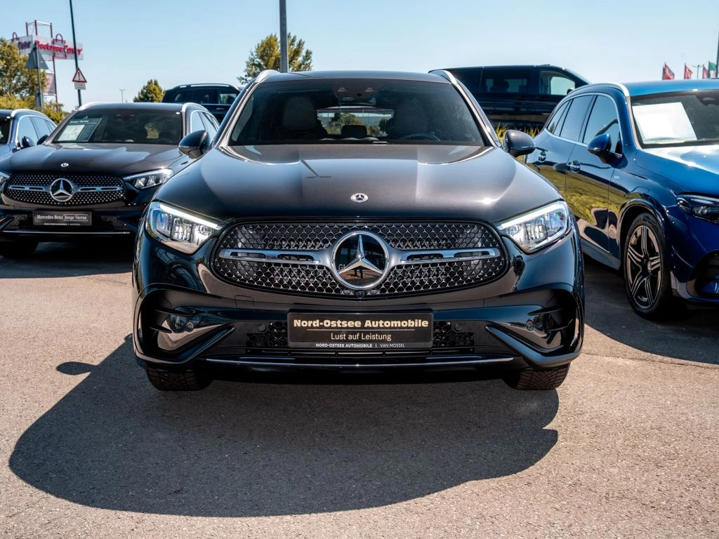 Mercedes-Benz-GLC 300 d-image-3