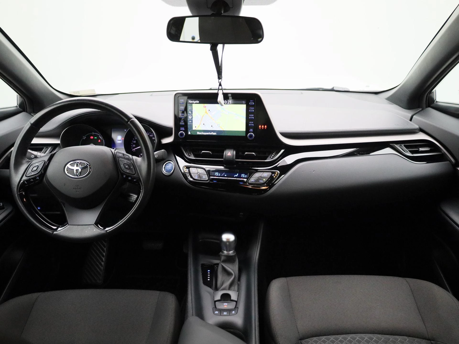 Toyota-C-HR-image-32