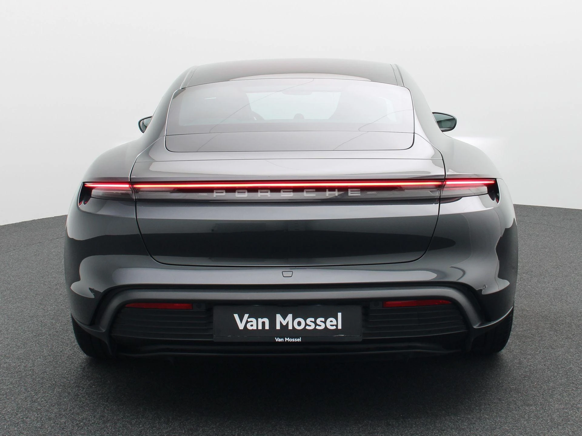 Porsche-Taycan-image-4