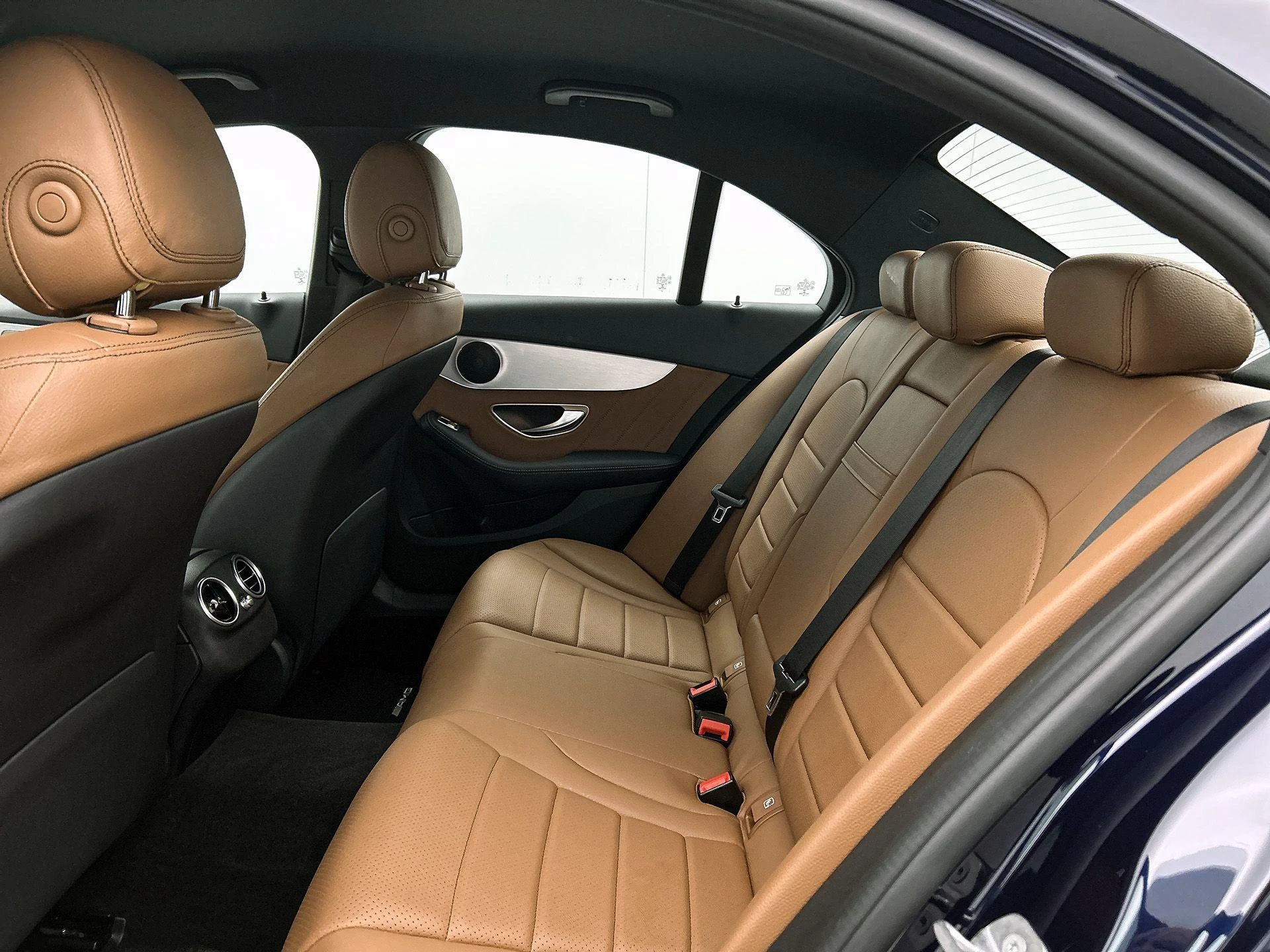 Mercedes-Benz-C-Klasse-image-26