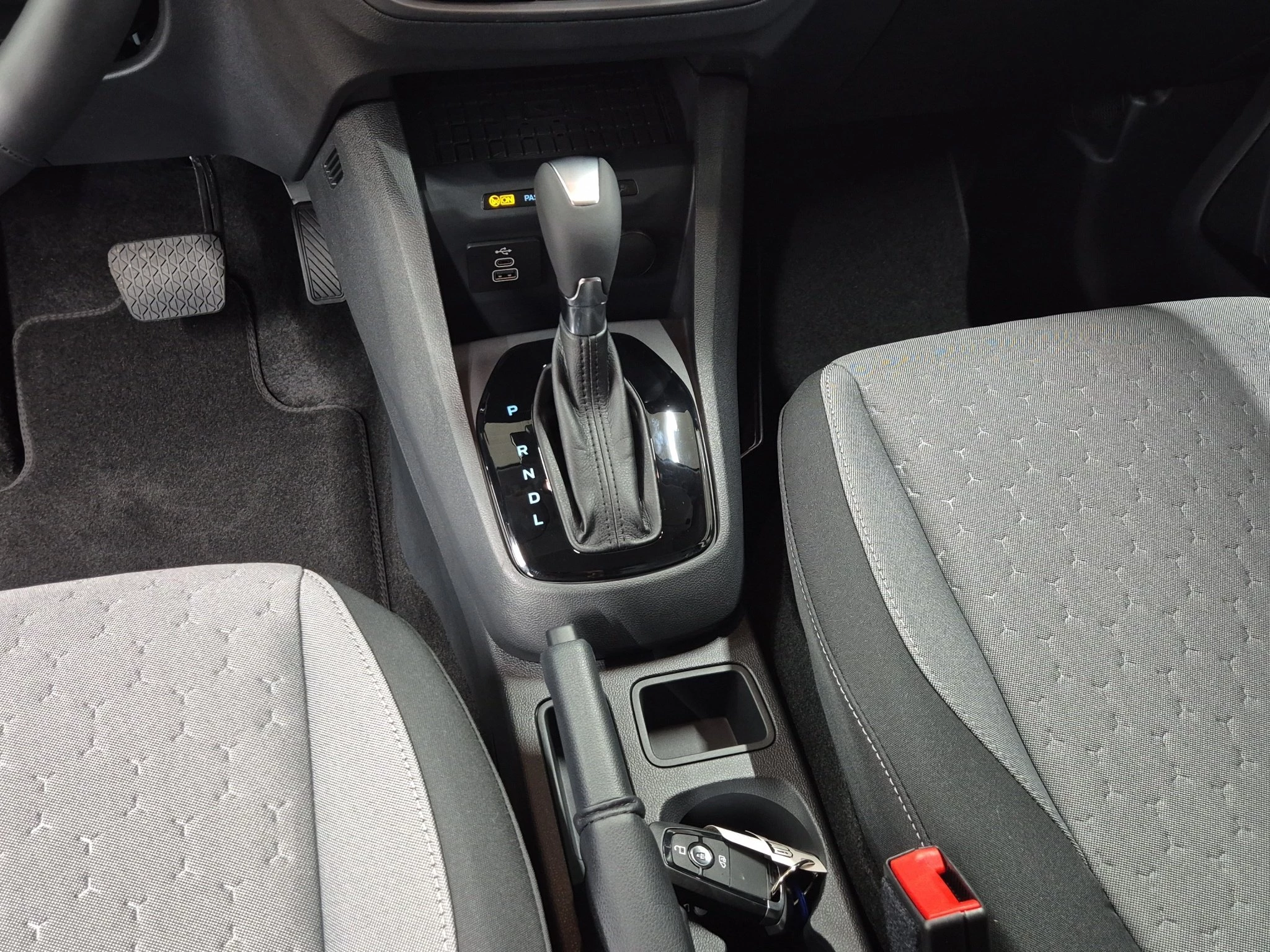 Ford Tourneo Courier Titanium 1.0 EcoBoost 92 kW Auto Kompaktvan. 5-türig