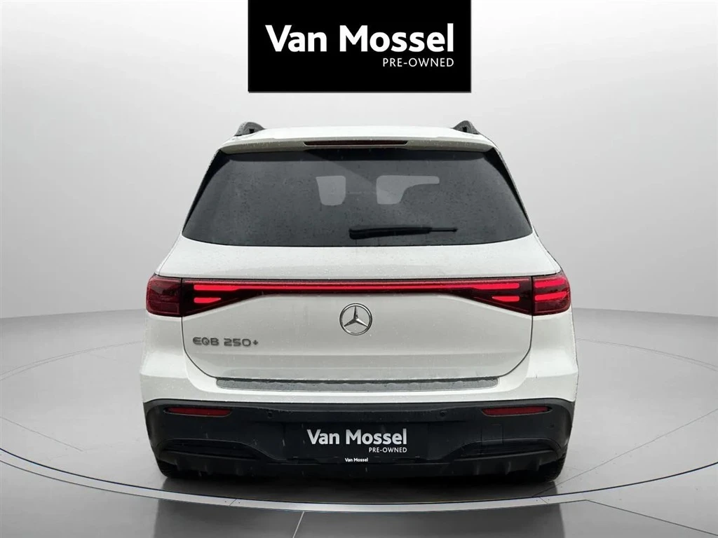 Mercedes-Benz-EQB-image-5