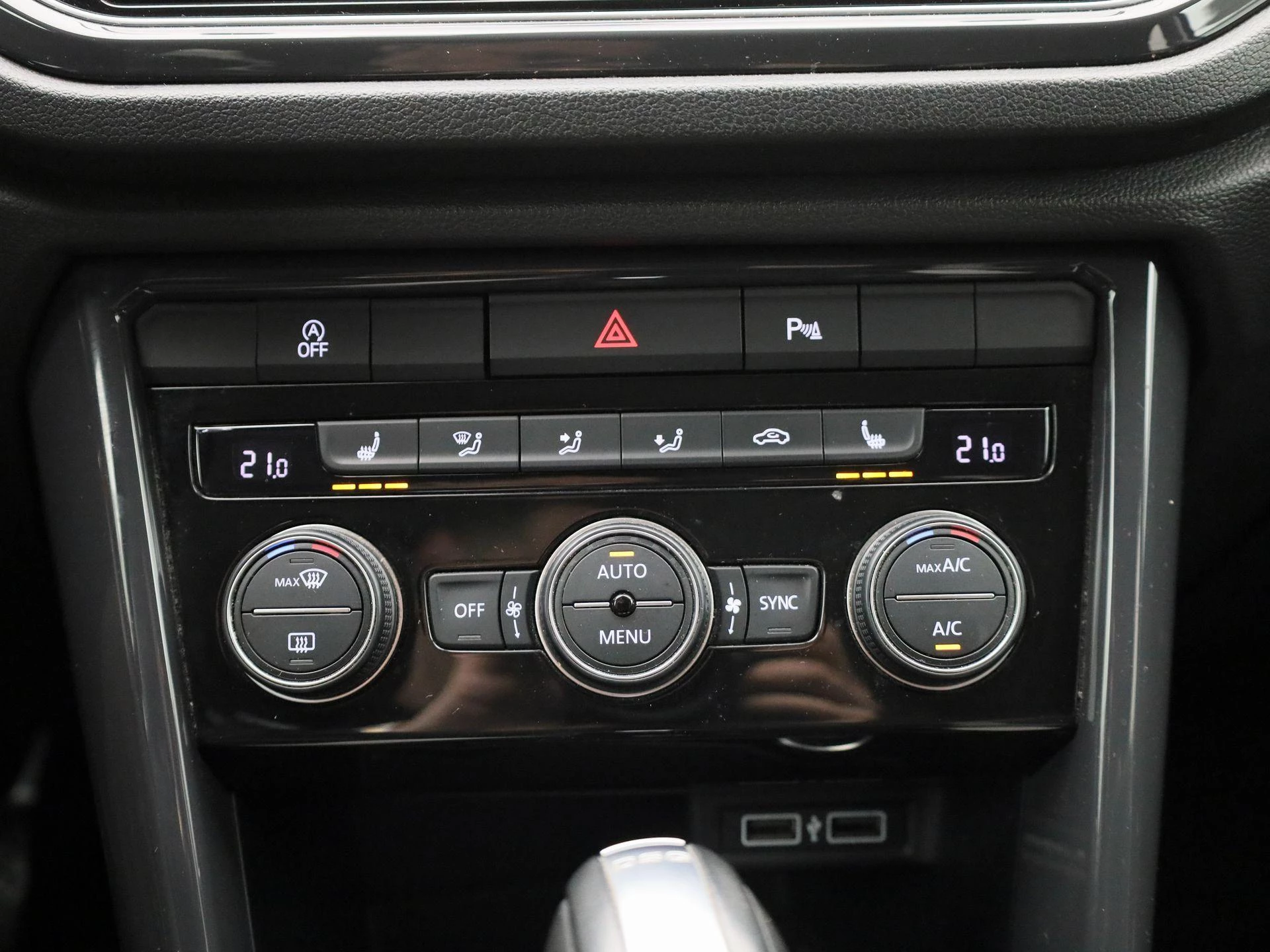 Volkswagen-T-Roc-image-17