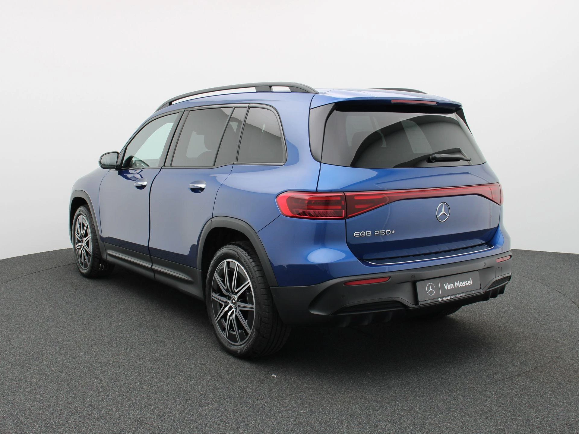 Mercedes-Benz EQB 250+ STAR EDITION + LEDER + 7-ZIT + BURMESTER + PANO DAK + CARPLAY +