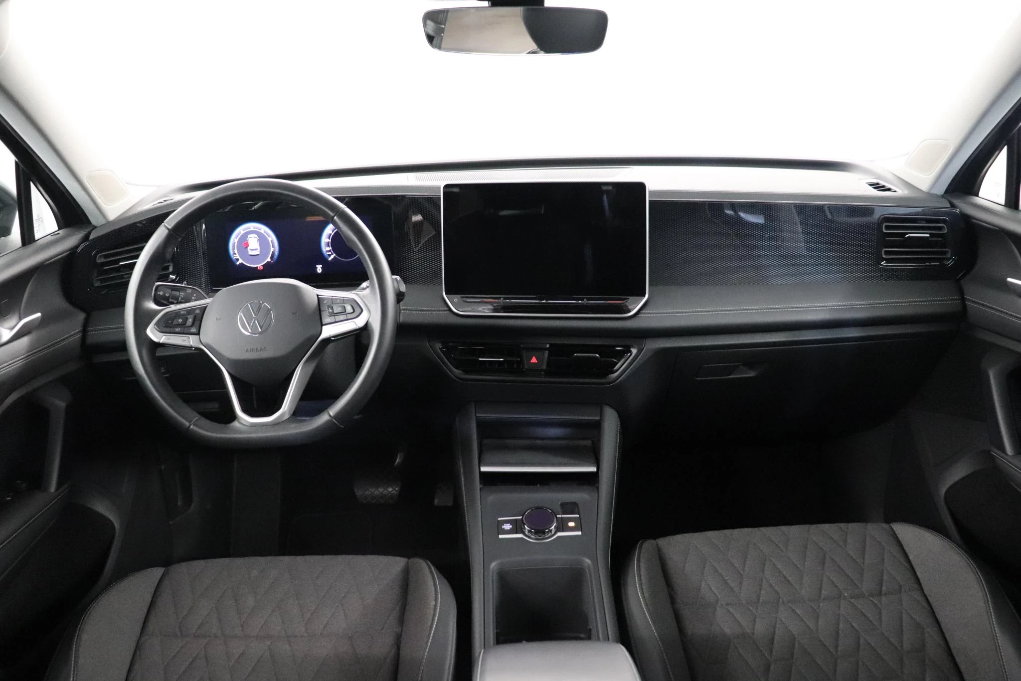 Volkswagen-Tiguan-image-15