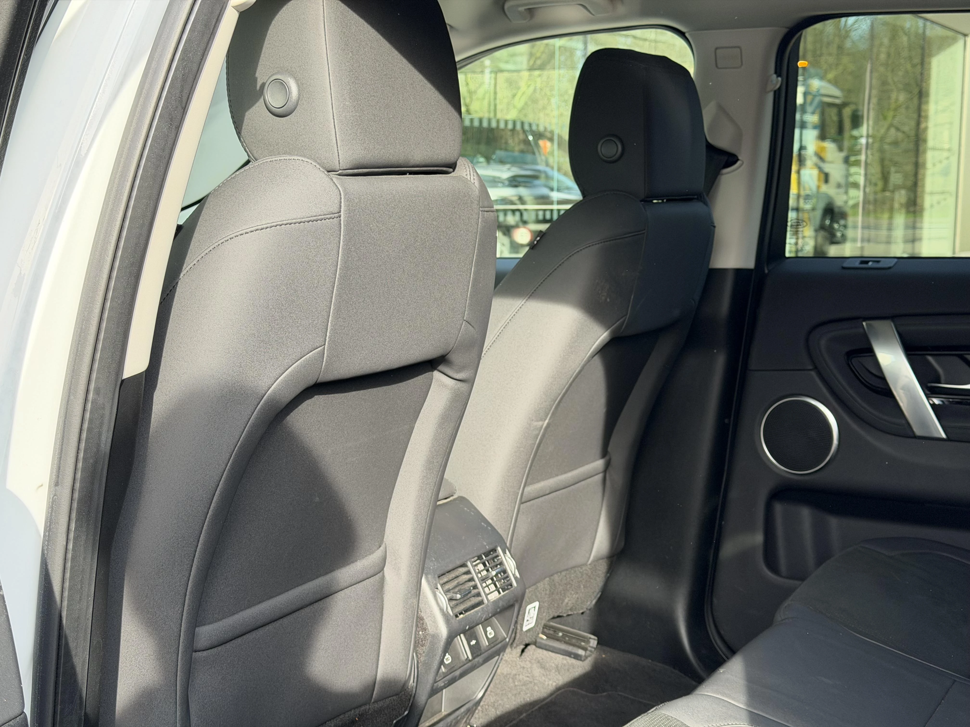 Land Rover-Discovery Sport-image-10