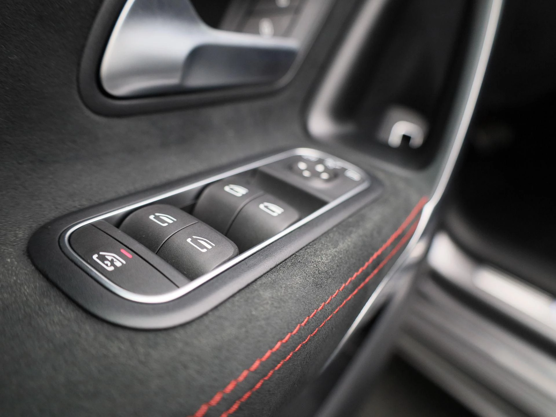 Mercedes-Benz-CLA-image-34