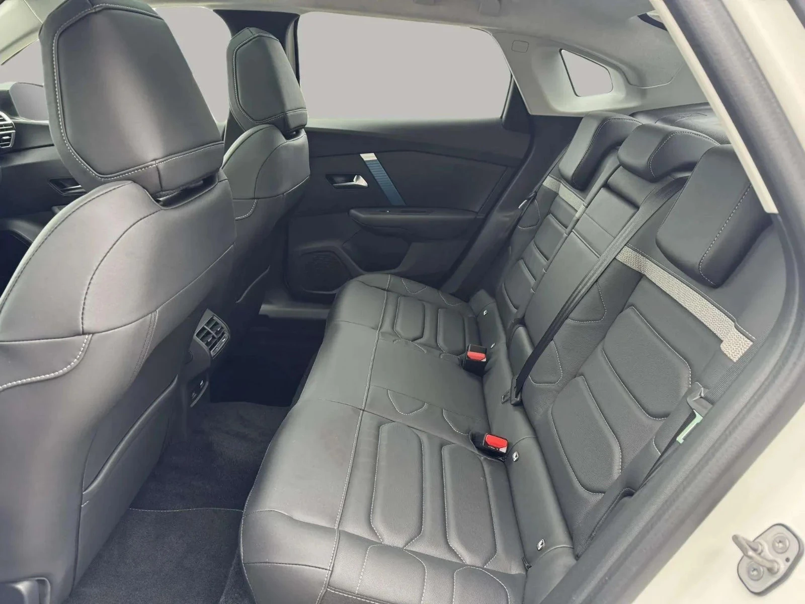 Citroën-ë-C4 X-image-17