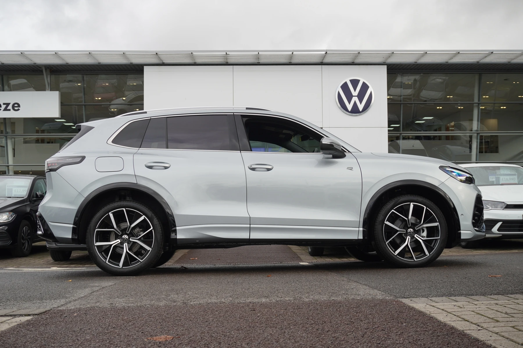 Volkswagen-Tiguan-image-3