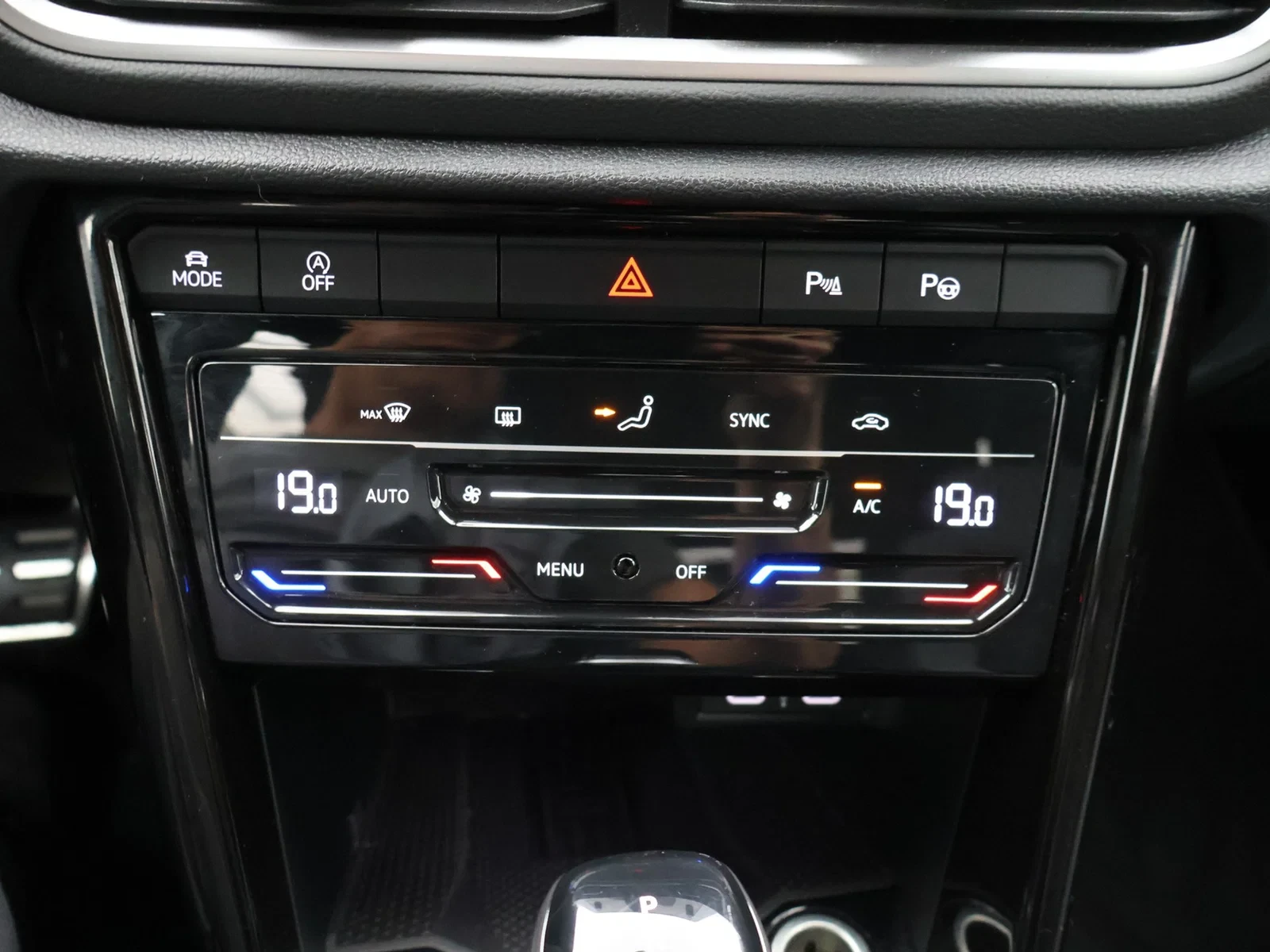 Volkswagen-T-Roc-image-19