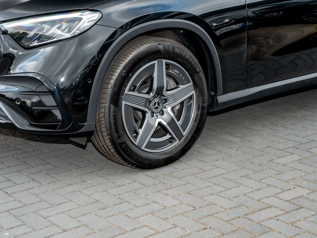 Mercedes-Benz-GLC 300 d-image-6