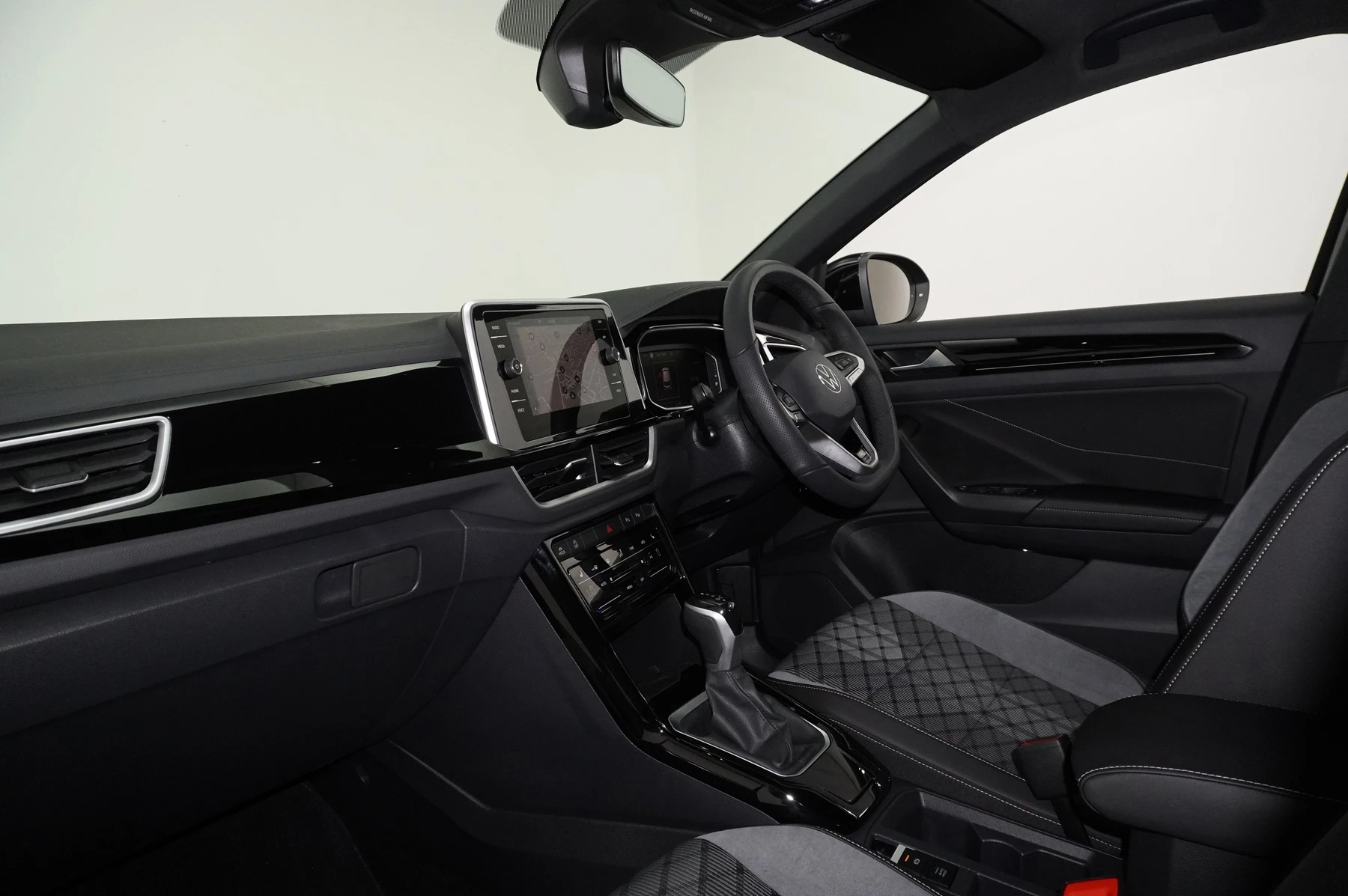 Volkswagen-T-Roc-image-1