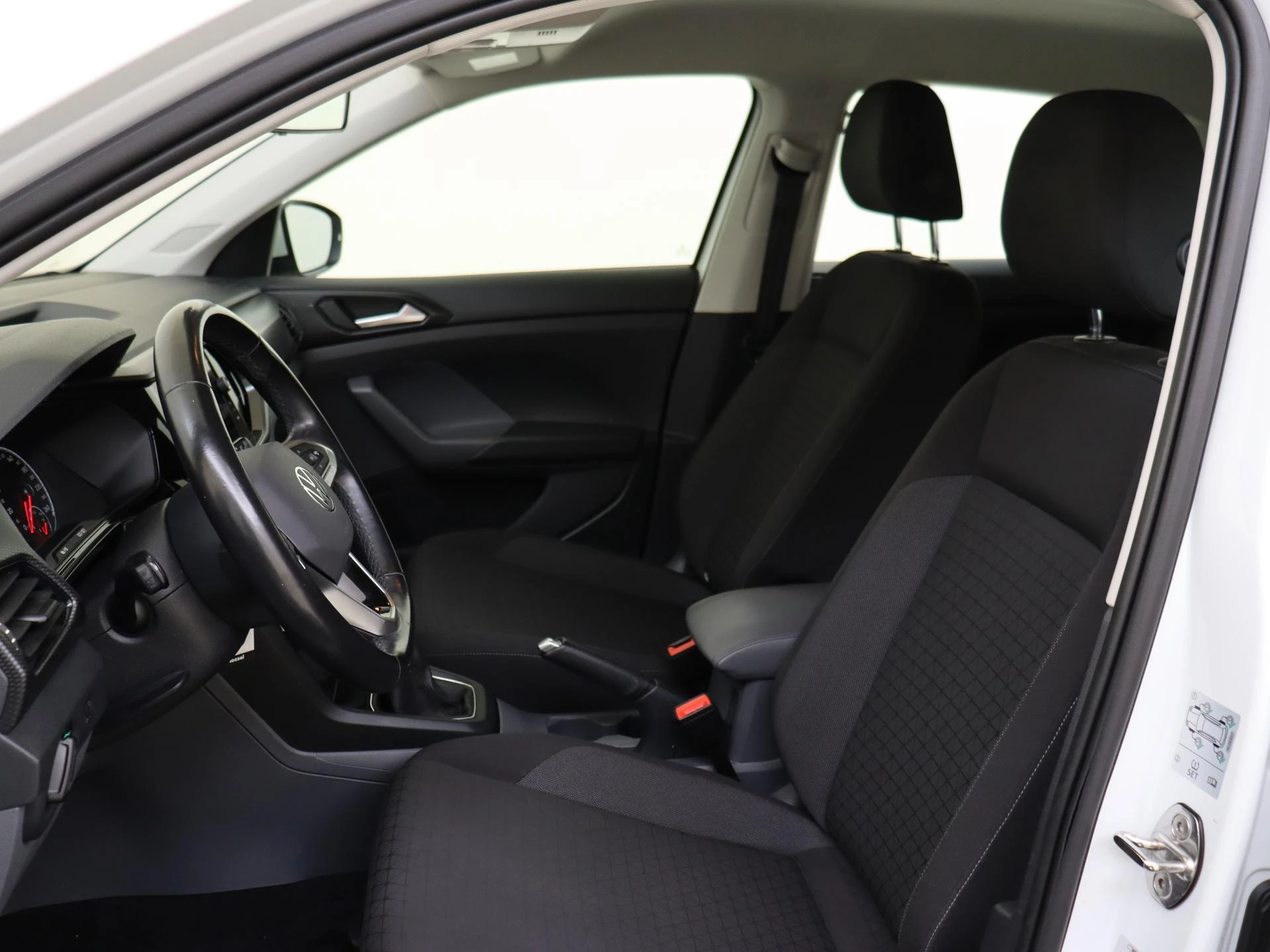 Volkswagen-T-Cross-image-14