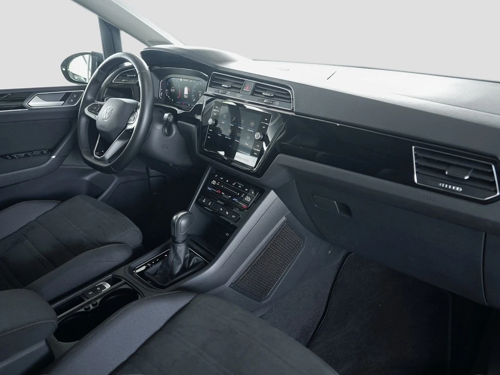 Volkswagen-Touran-image-7