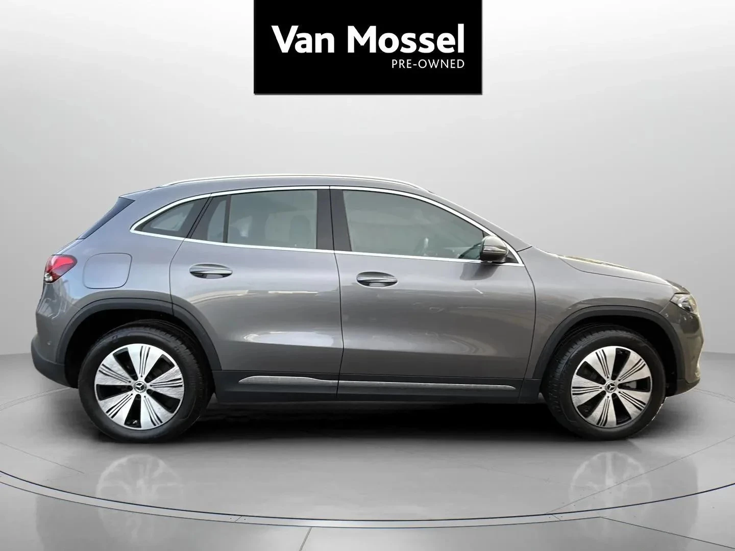 Mercedes-Benz-EQA-image-3