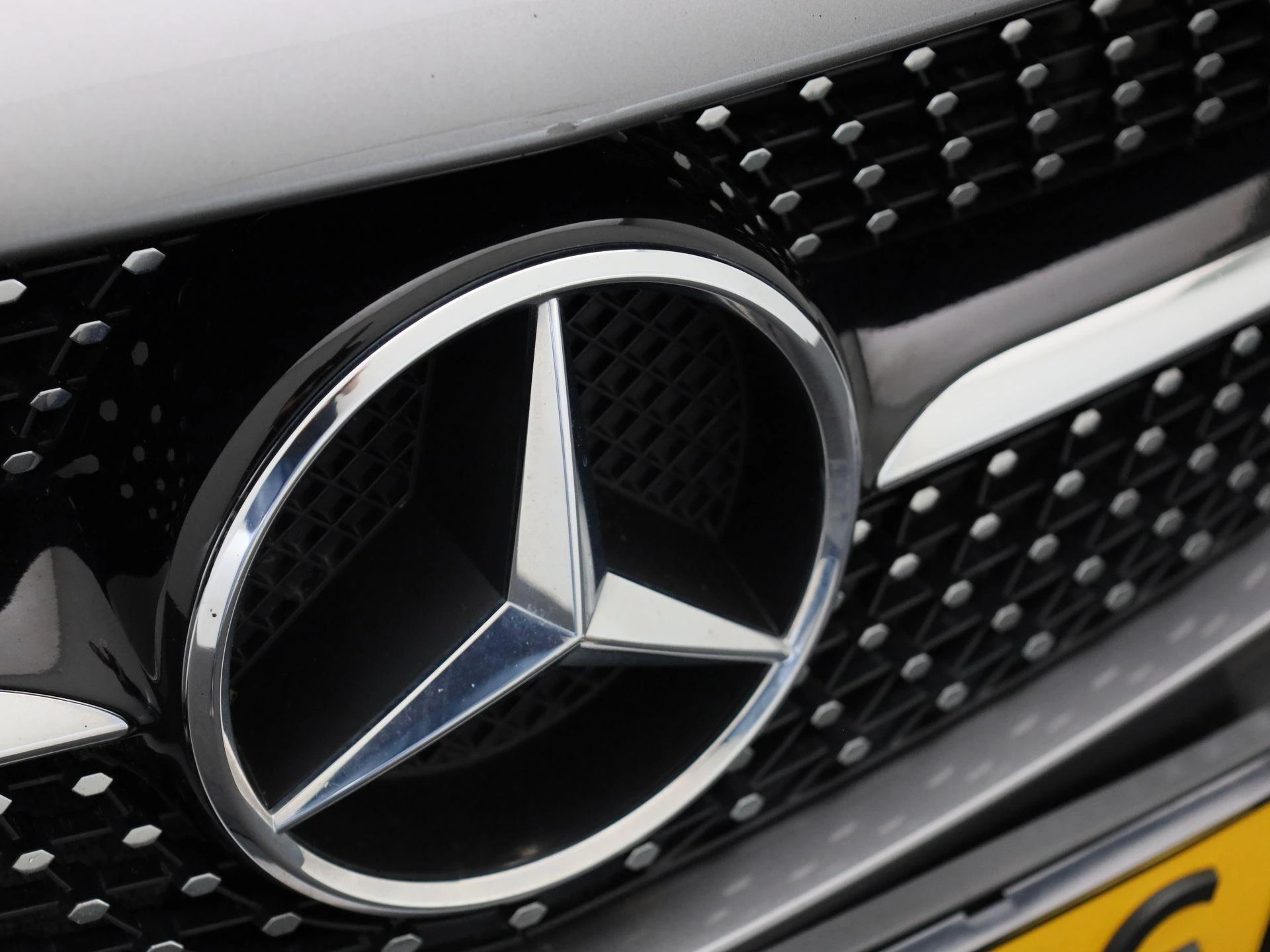 Mercedes-Benz-CLA-image-38