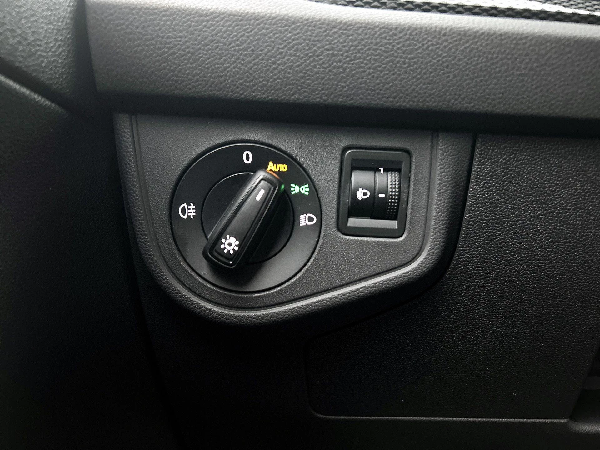 Volkswagen-Polo-image-15