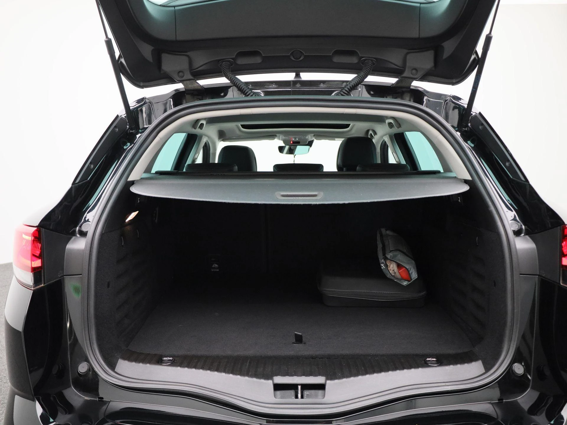 Renault-Megane E-Tech-image-13