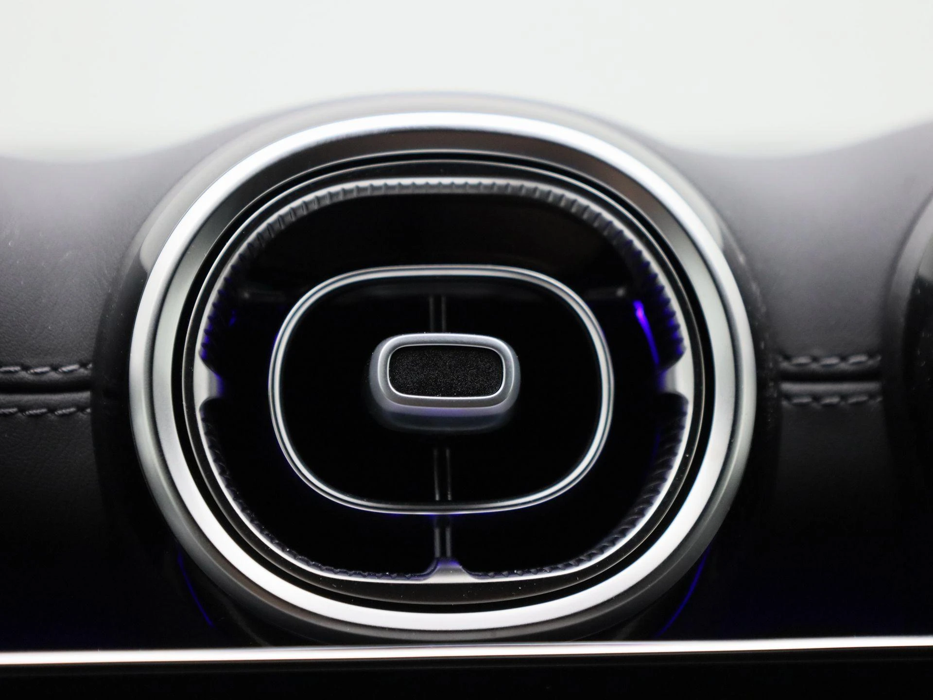Mercedes-Benz-GLC-image-31