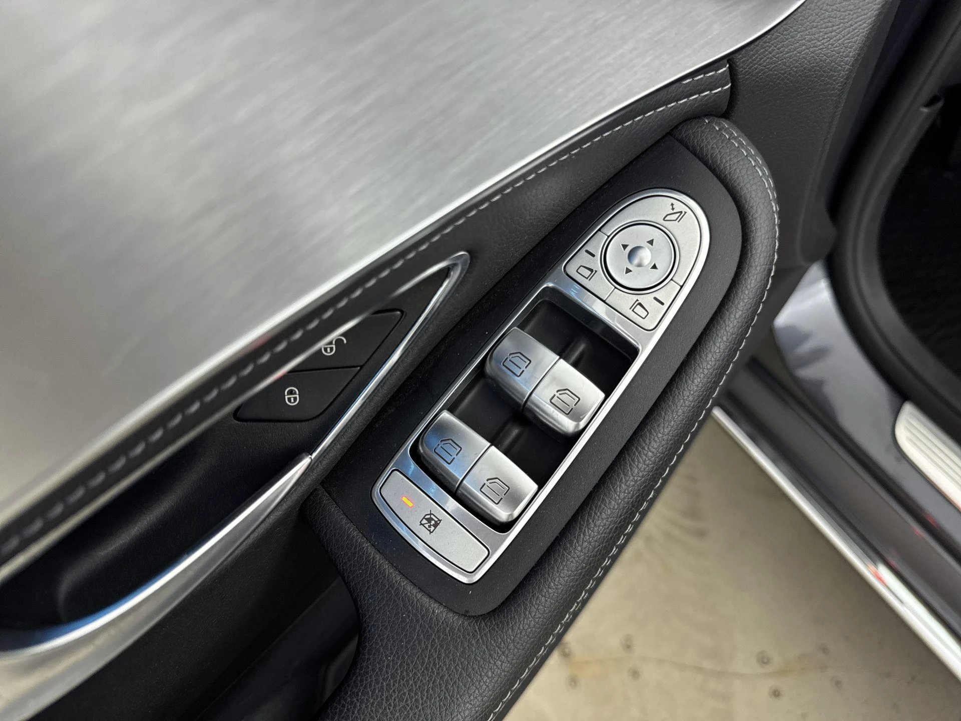 Mercedes-Benz-C-Klasse-image-13