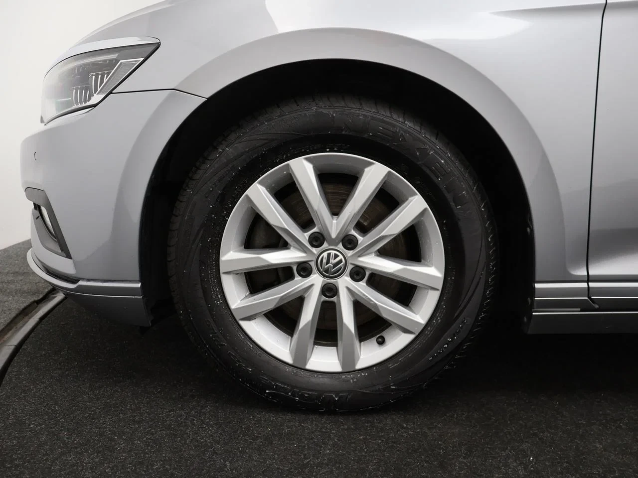 Volkswagen-Passat-image-2