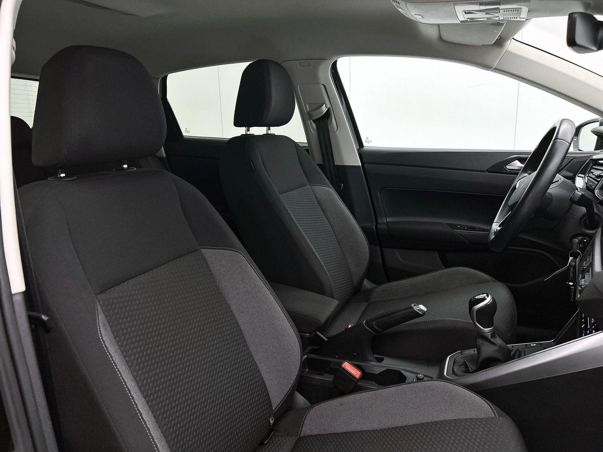 Volkswagen-Polo-image-33