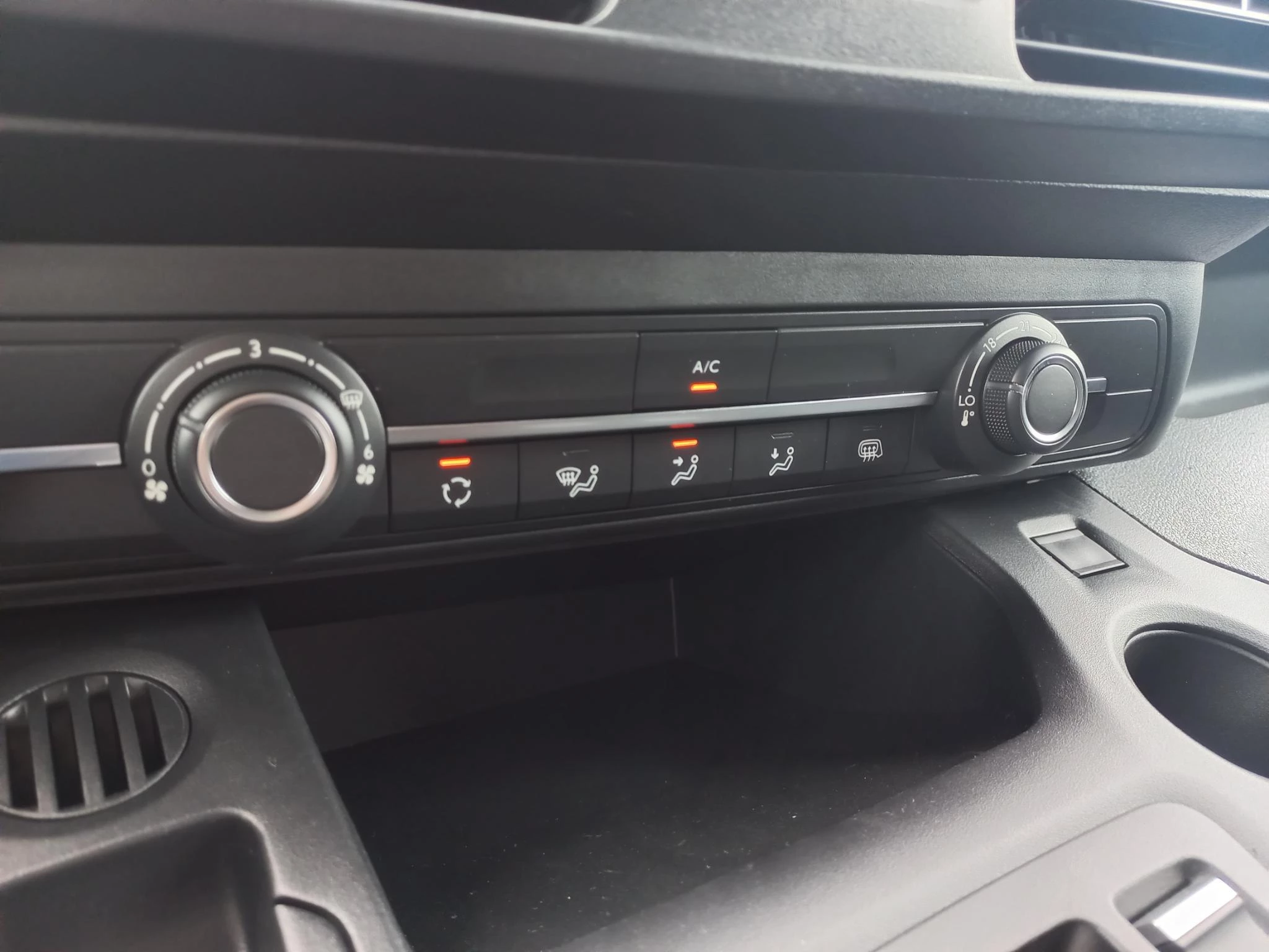 Peugeot-e-Partner-image-17