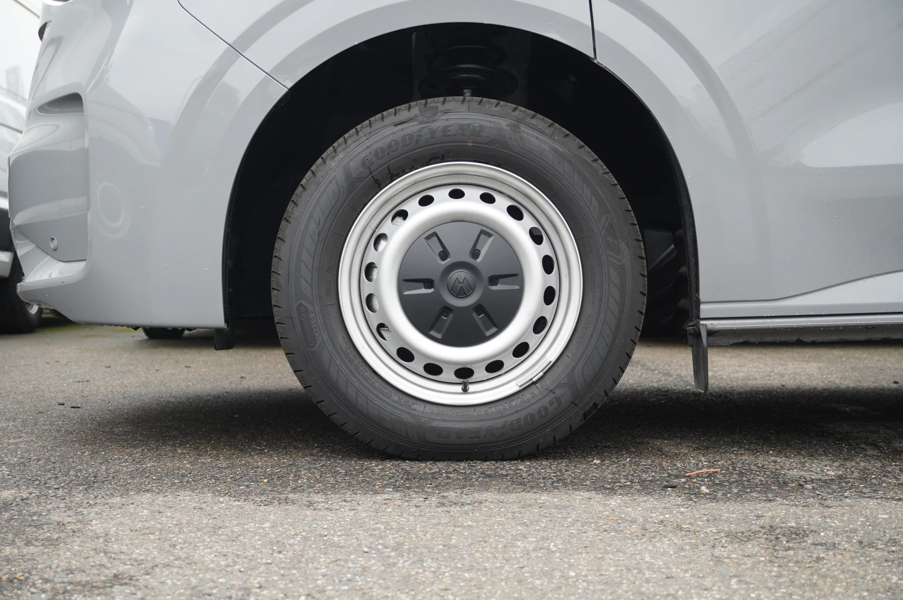 Volkswagen-Transporter-image-36