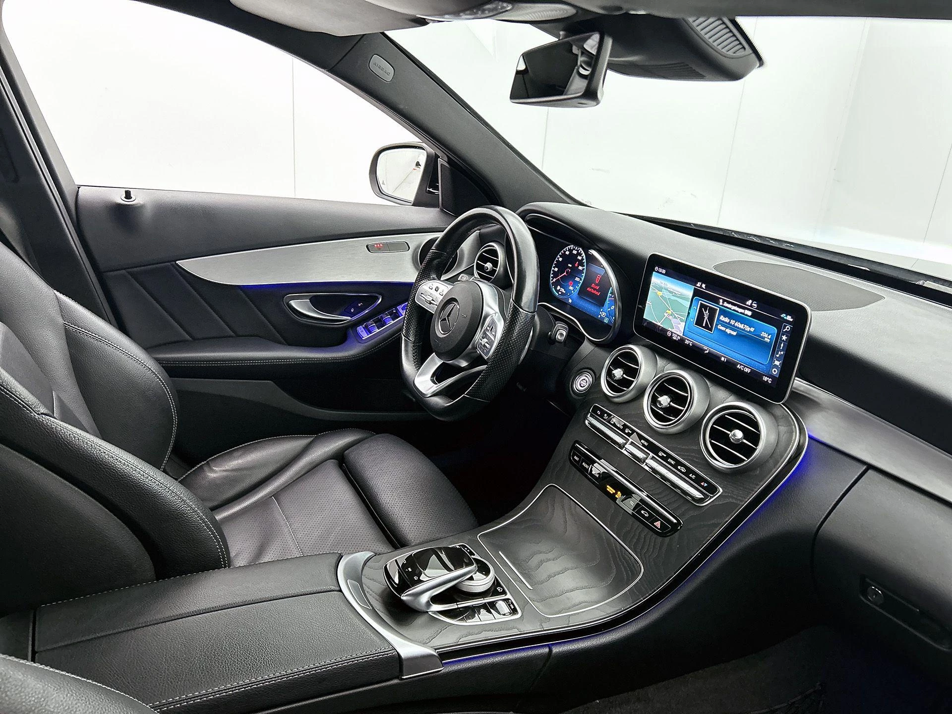 Mercedes-Benz-C-Klasse-image-18