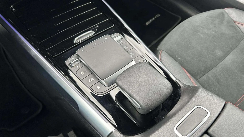 Mercedes-Benz-EQB-image-14