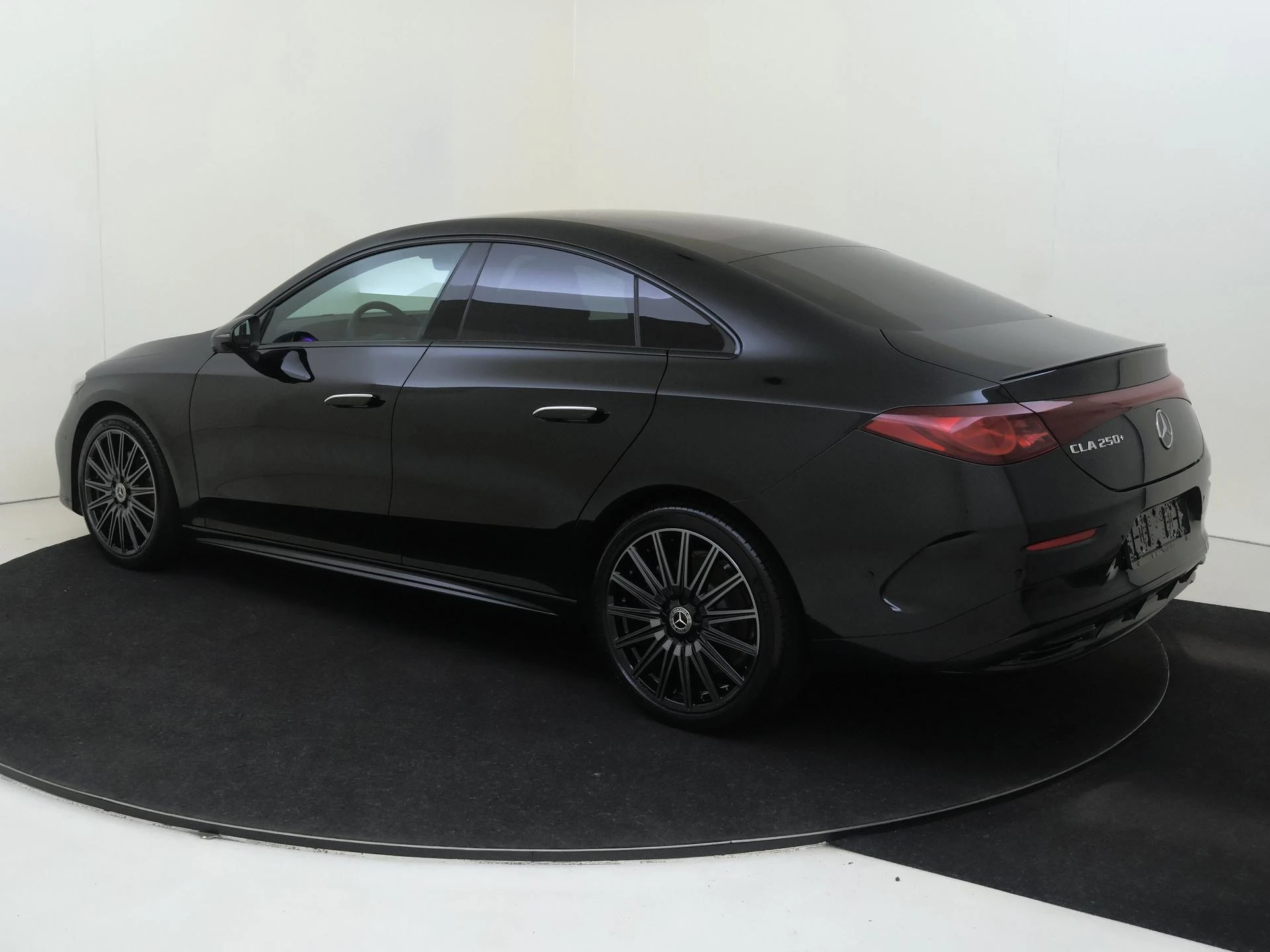 Mercedes-Benz-CLA-image-2