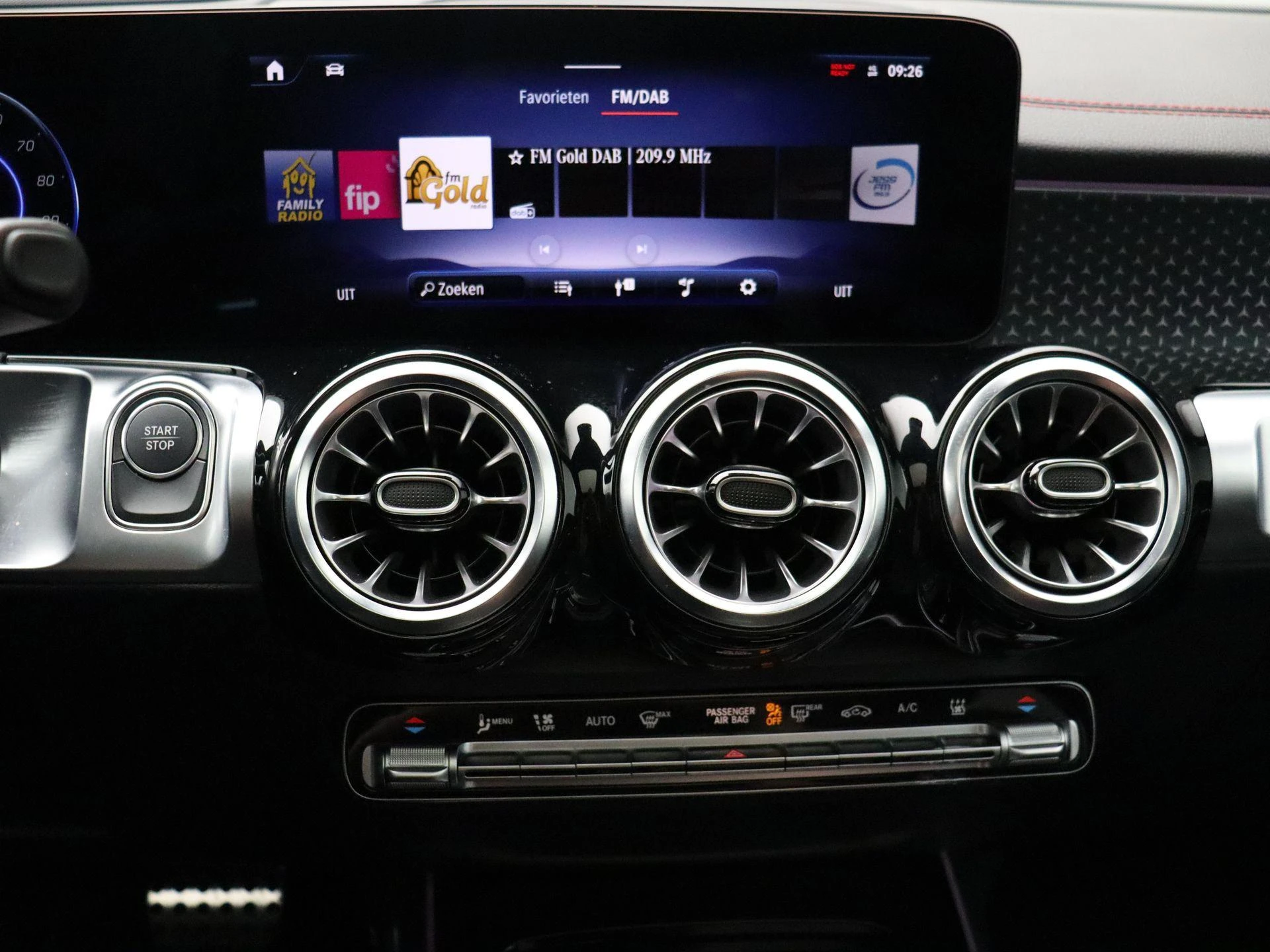 Mercedes-Benz-EQB-image-19