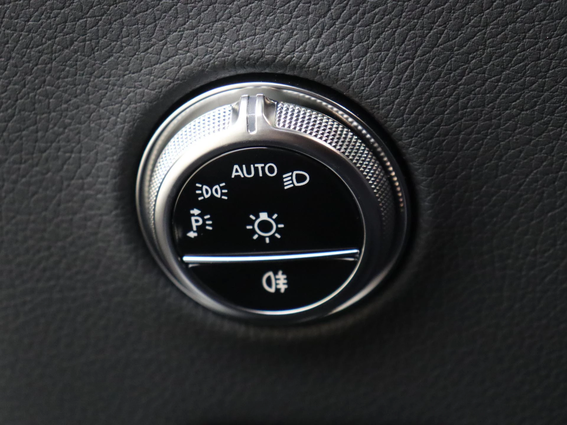 Mercedes-Benz-GLC-image-24