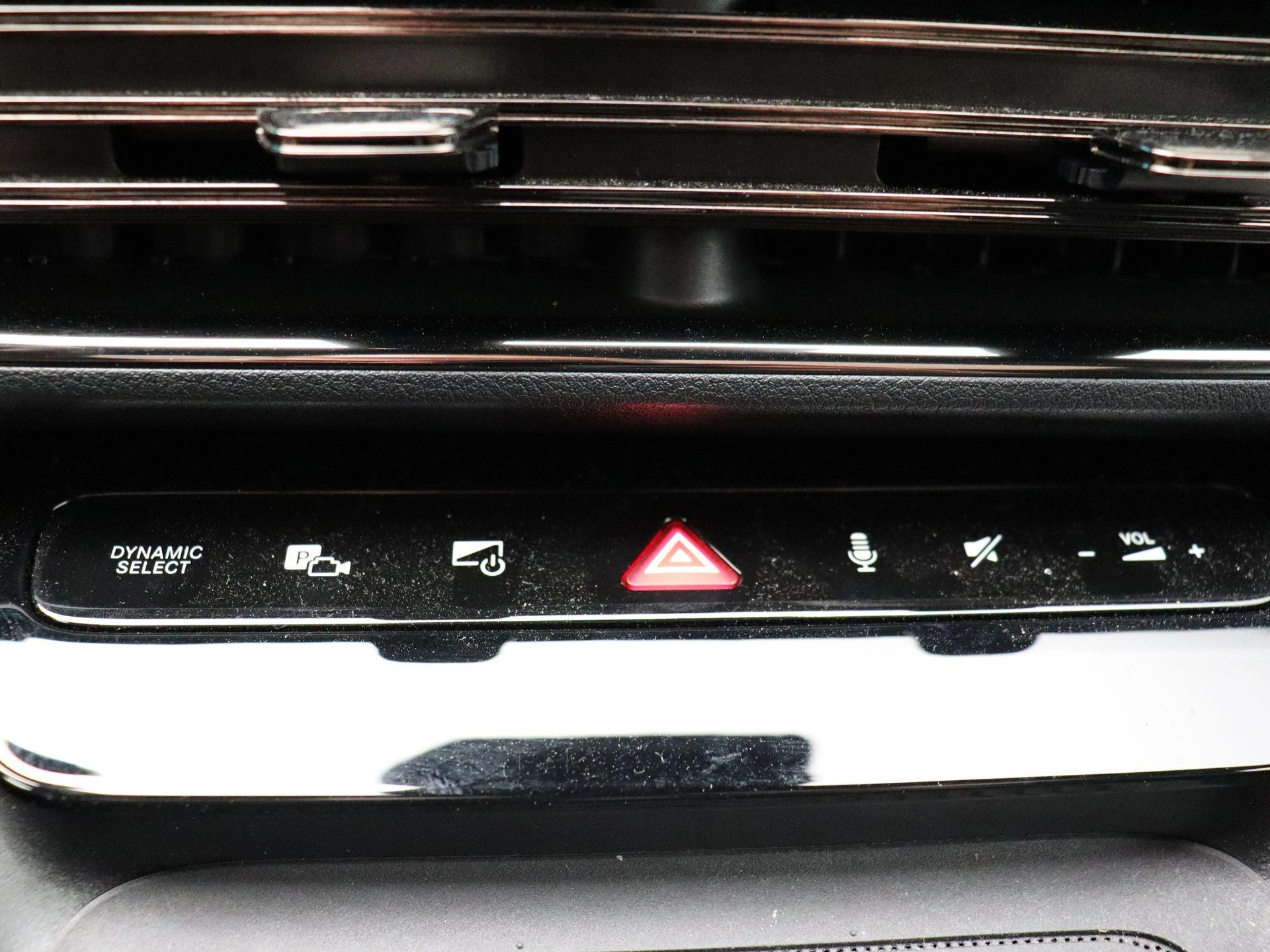 Mercedes-Benz-CLA-image-18