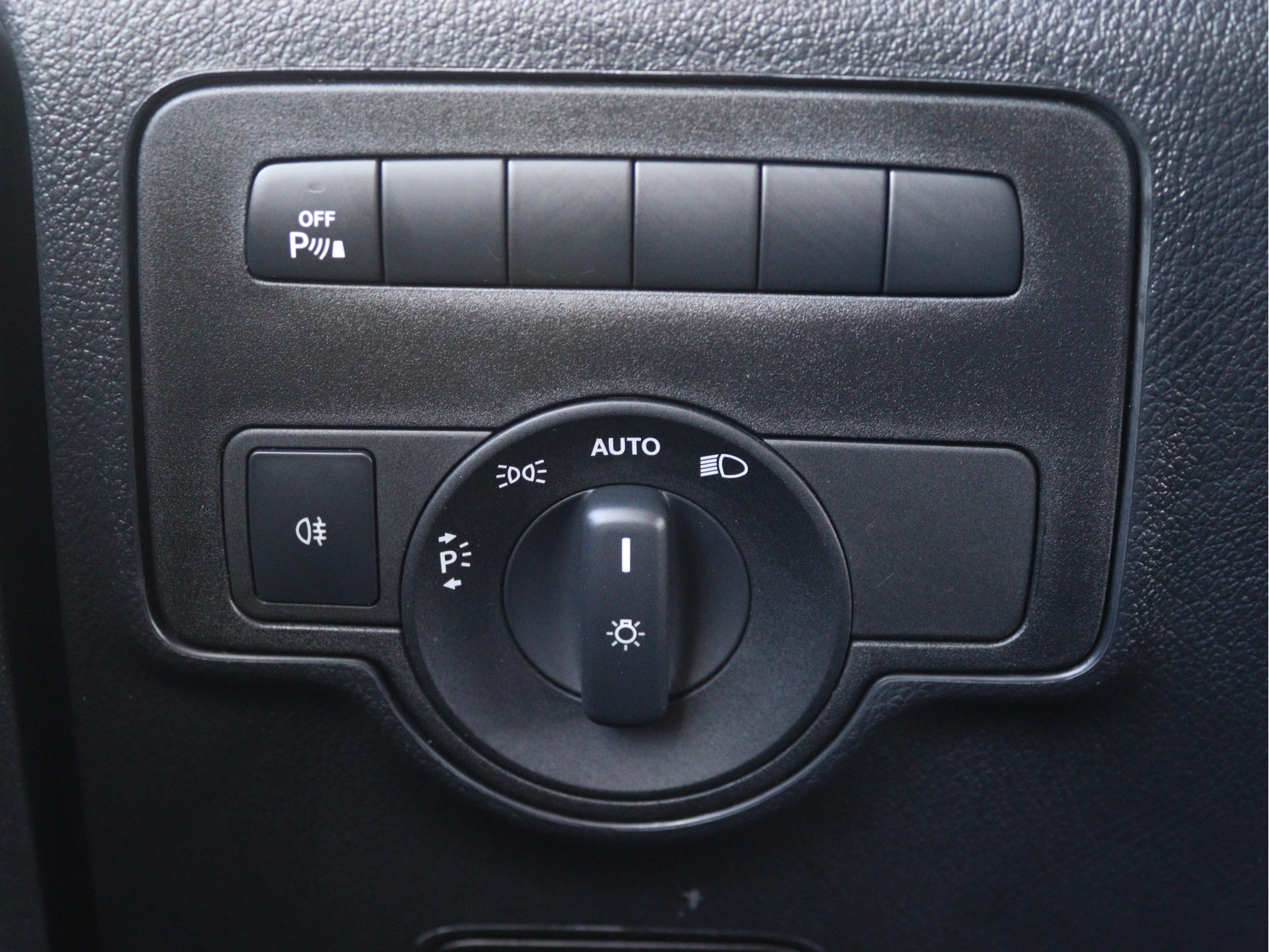 Mercedes-Benz-Vito-image-6