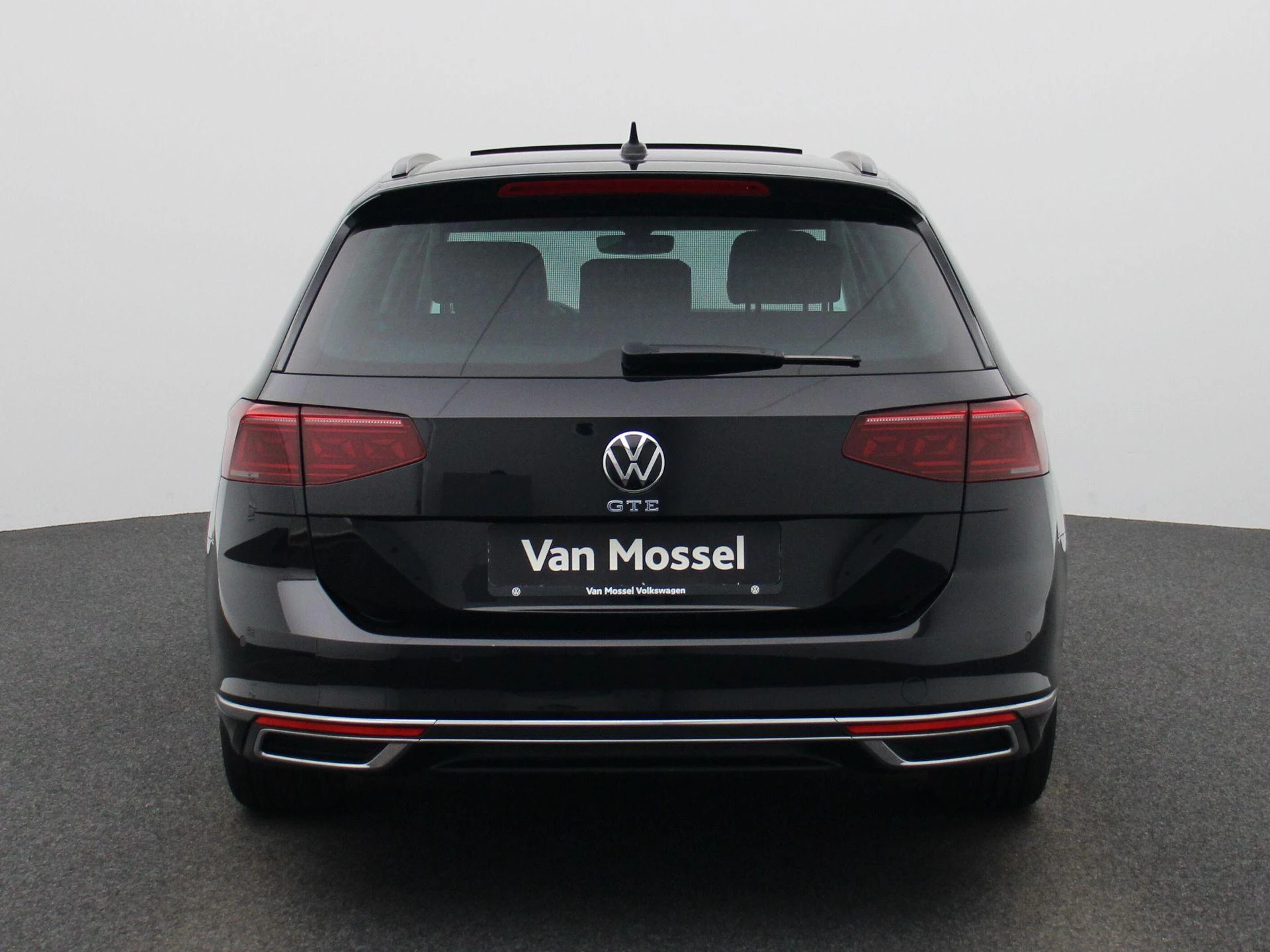 Volkswagen-Passat-image-4