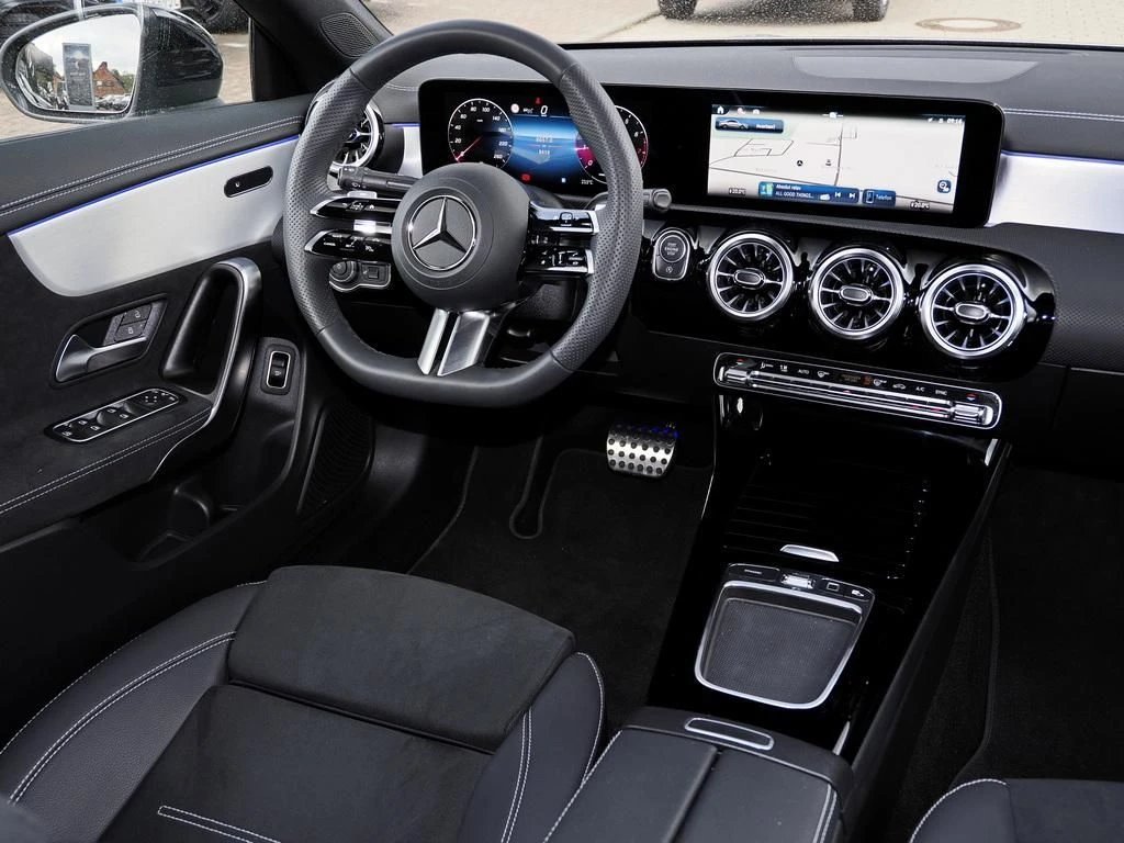 Mercedes-Benz-CLA 200-image-10