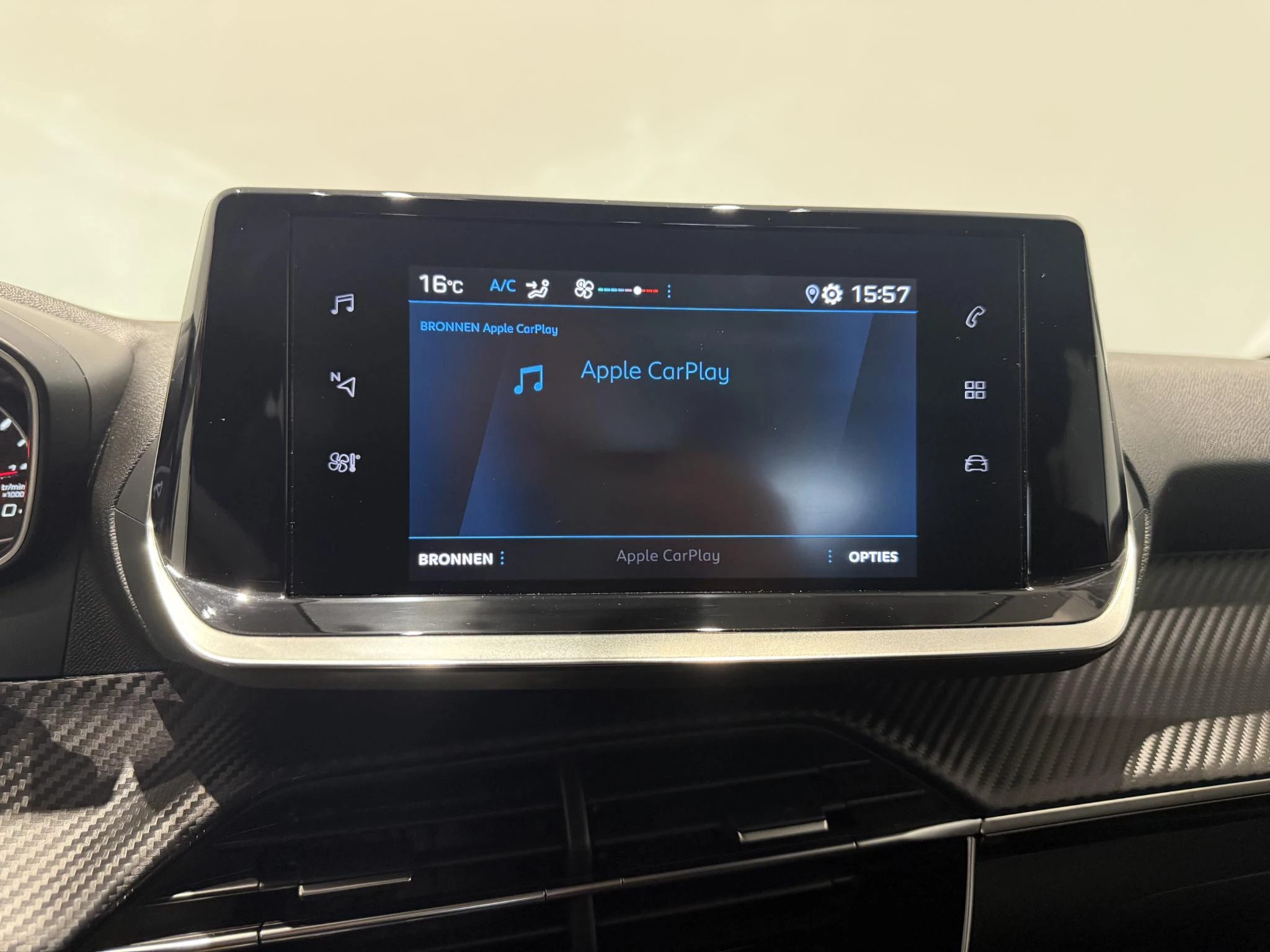 Peugeot-208-image-18