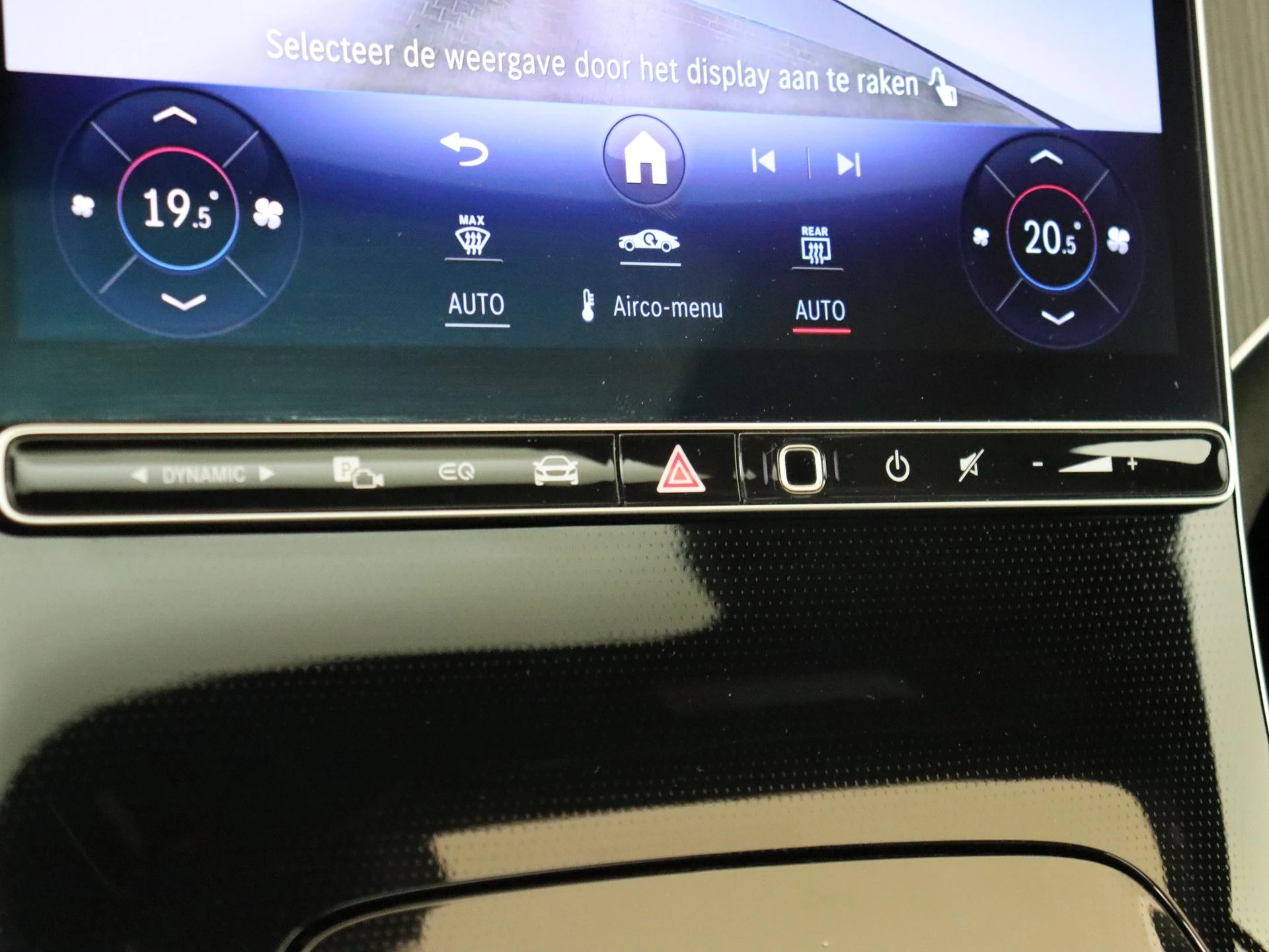 Mercedes-Benz-EQE-image-20