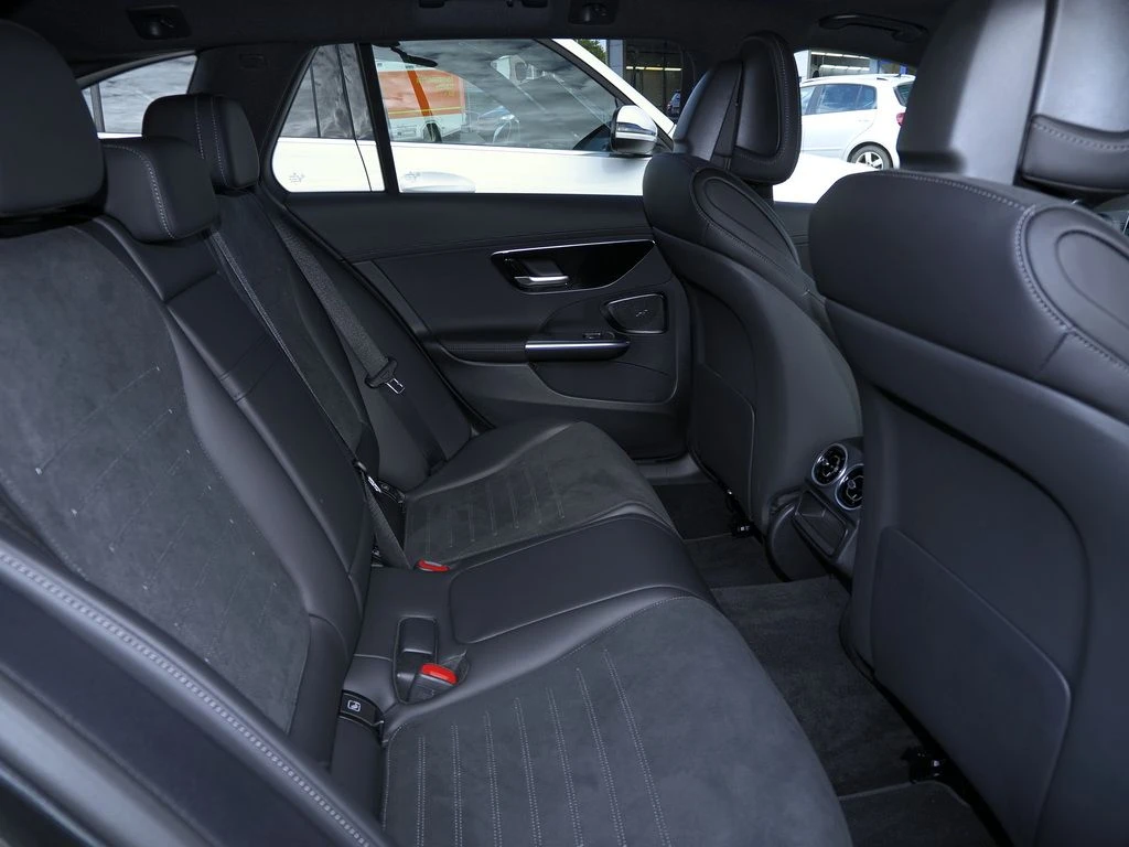 Mercedes-Benz-C-Klasse 220-image-13