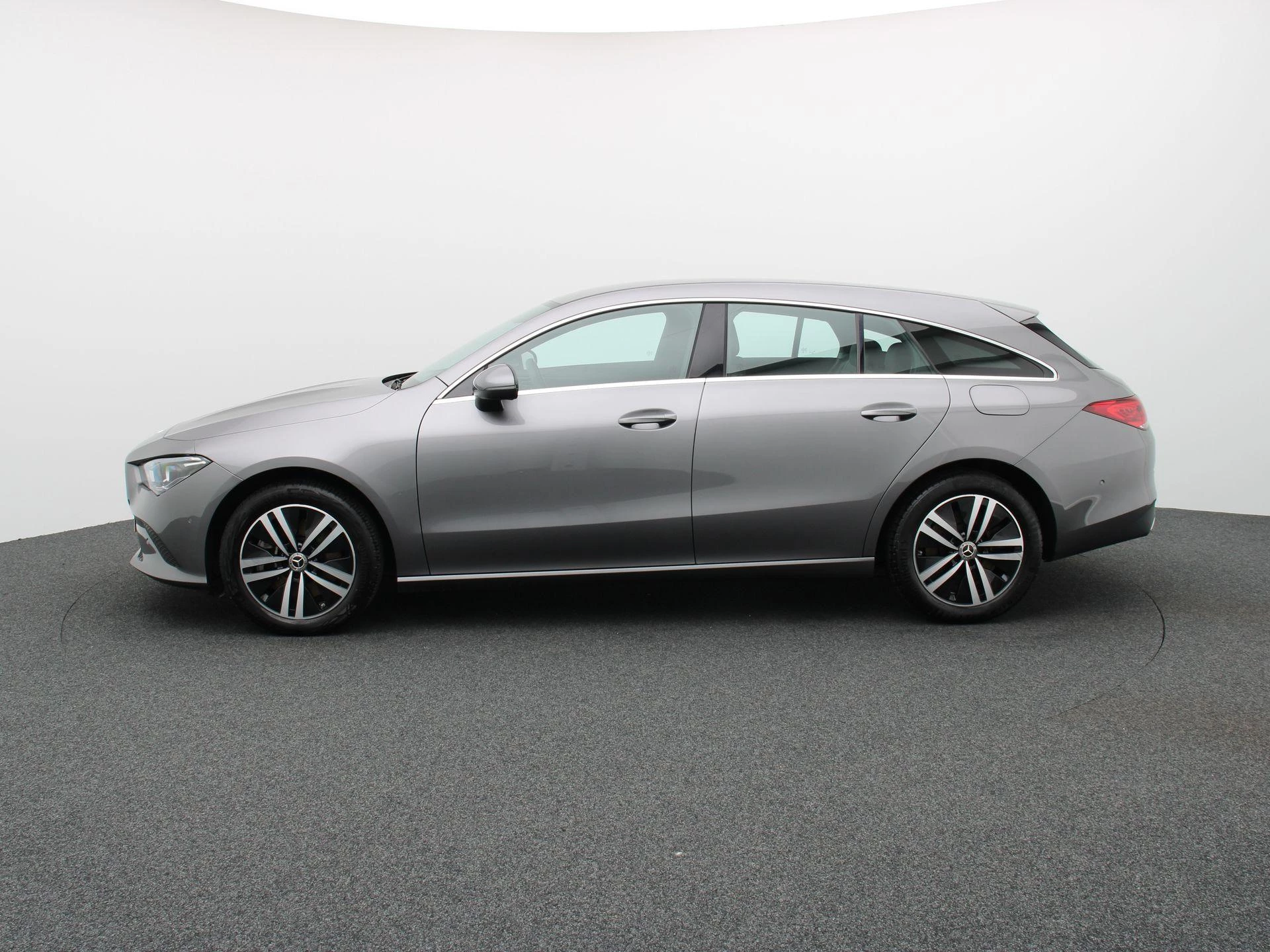 Mercedes-Benz CLA 250e Shooting Brake + LEDER + LED + CAMERA +