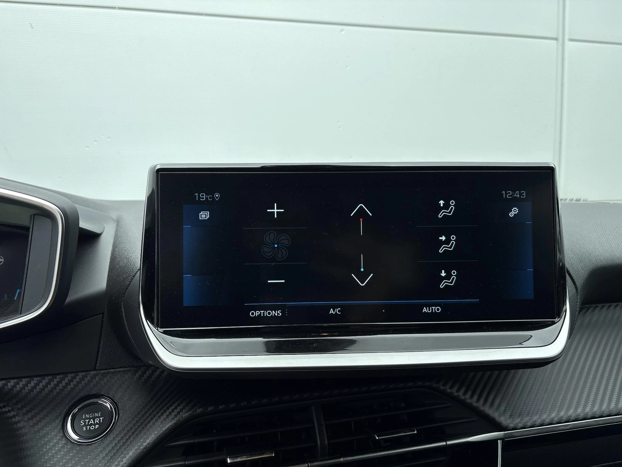 Peugeot-208-image-18