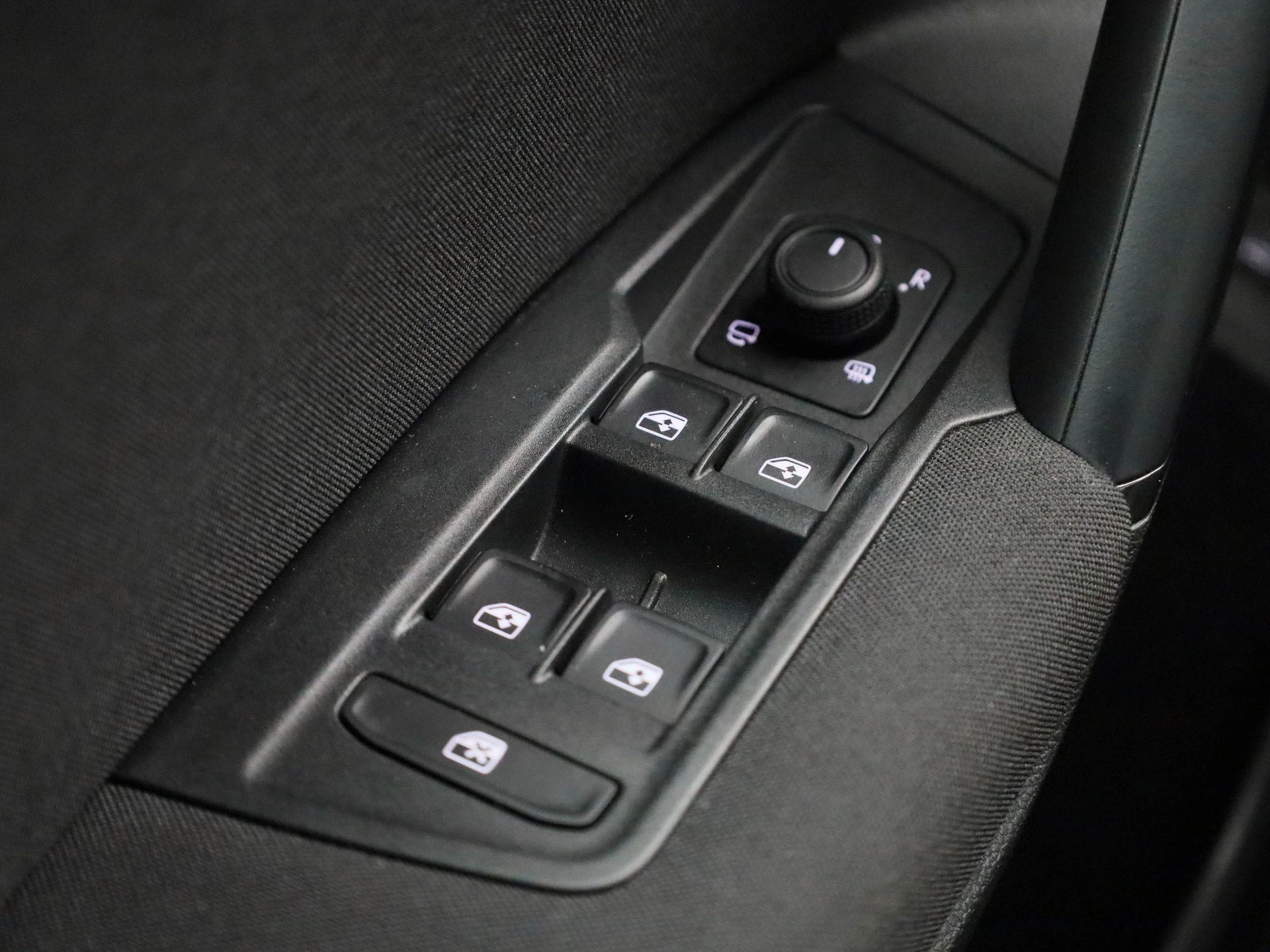 Volkswagen-Tiguan-image-28