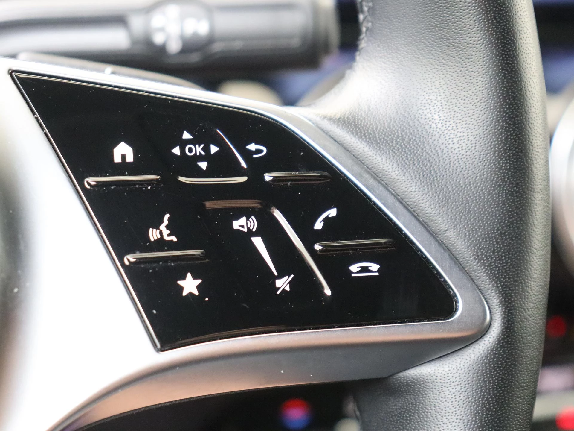Mercedes-Benz-GLA-image-13