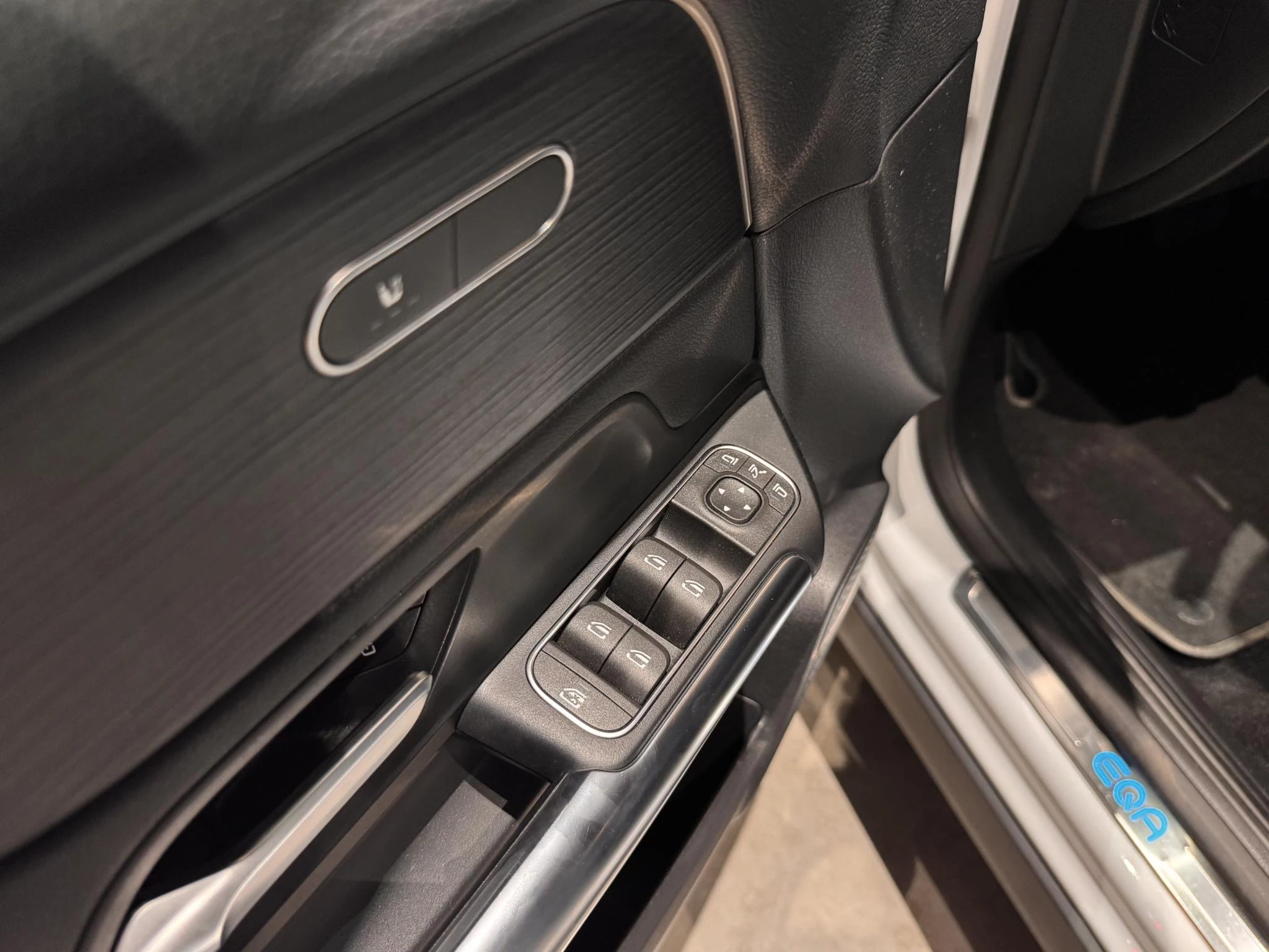 Mercedes-Benz-EQA-image-12